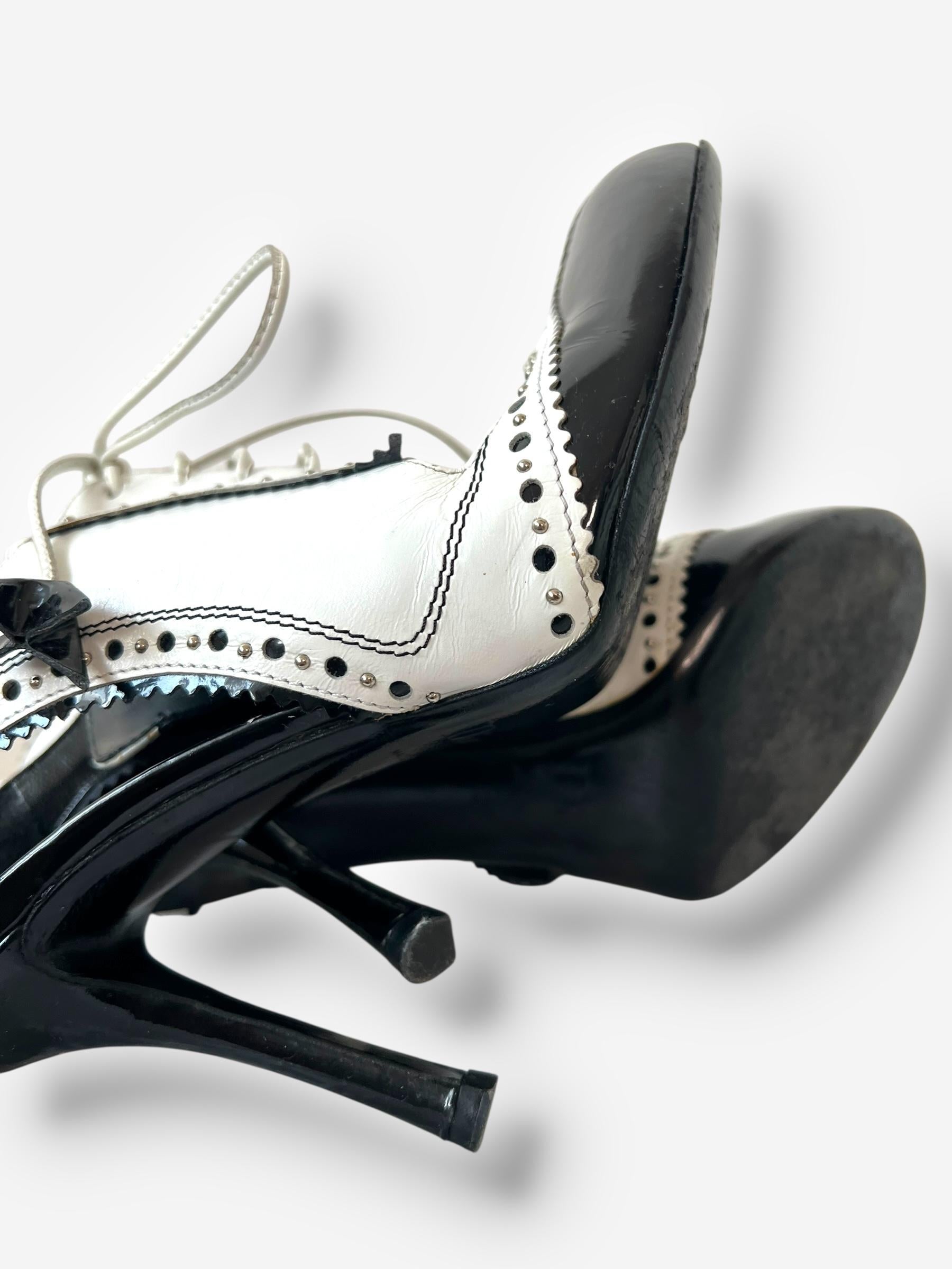 Christian Dior for John Galliano 2004 Spectator Pumps aus Lackleder im Angebot 1