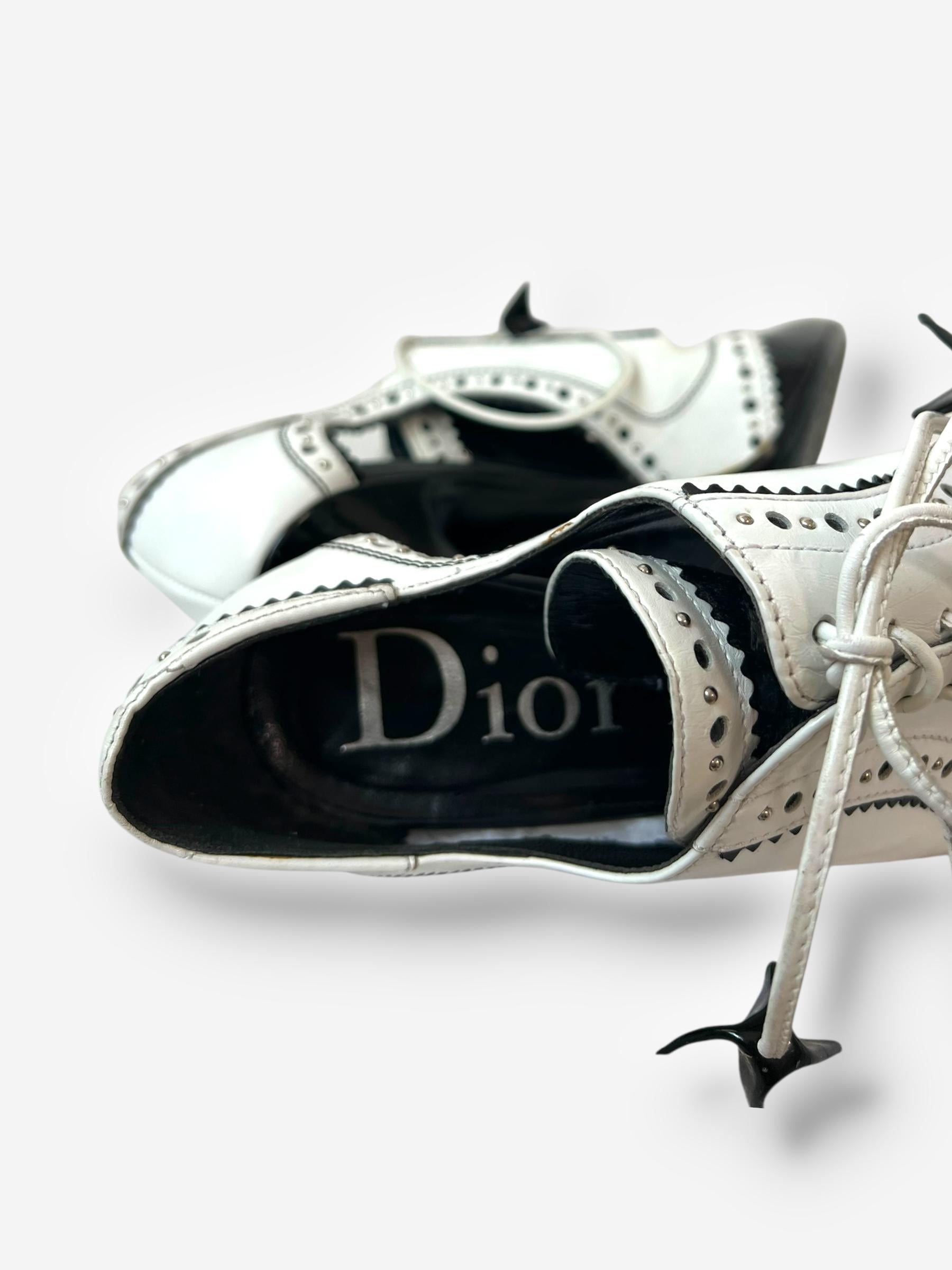 Christian Dior for John Galliano 2004 Spectator Pumps aus Lackleder im Angebot 2