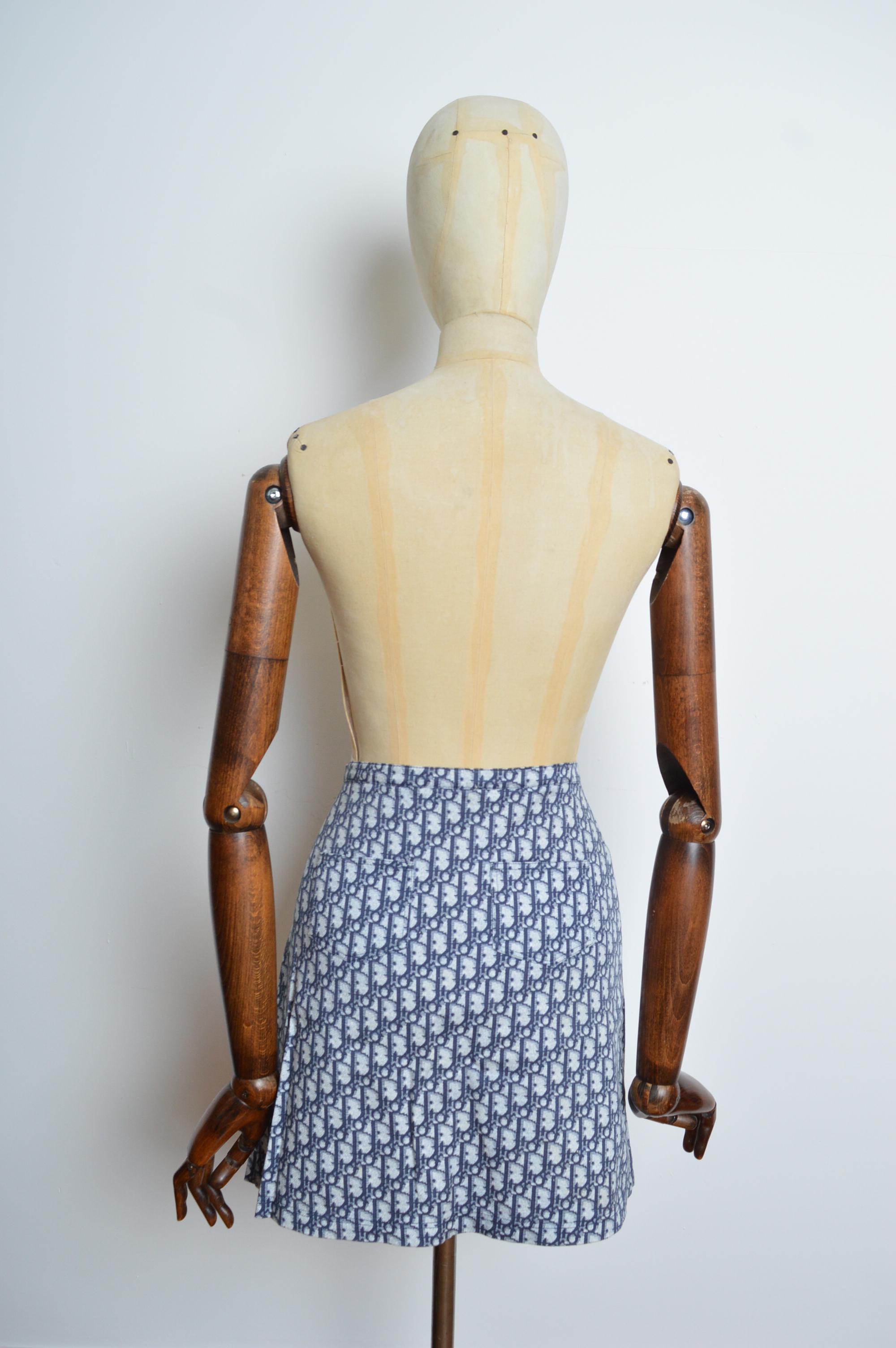 Christian Dior by John GALLIANO 2005 Blue Trotter print Wrap around Mini Skirt For Sale 7