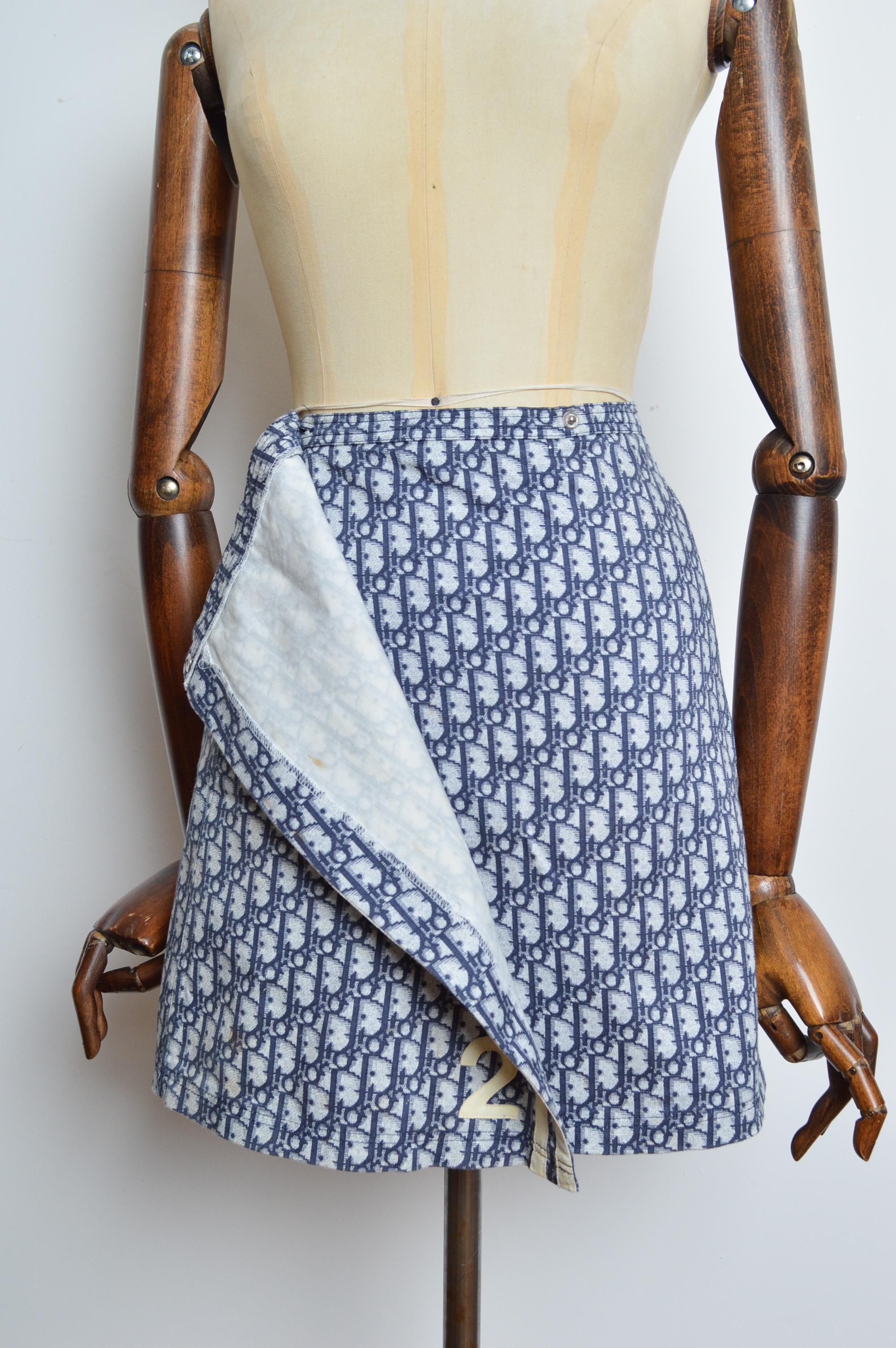 Gray Christian Dior by John GALLIANO 2005 Blue Trotter print Wrap around Mini Skirt For Sale