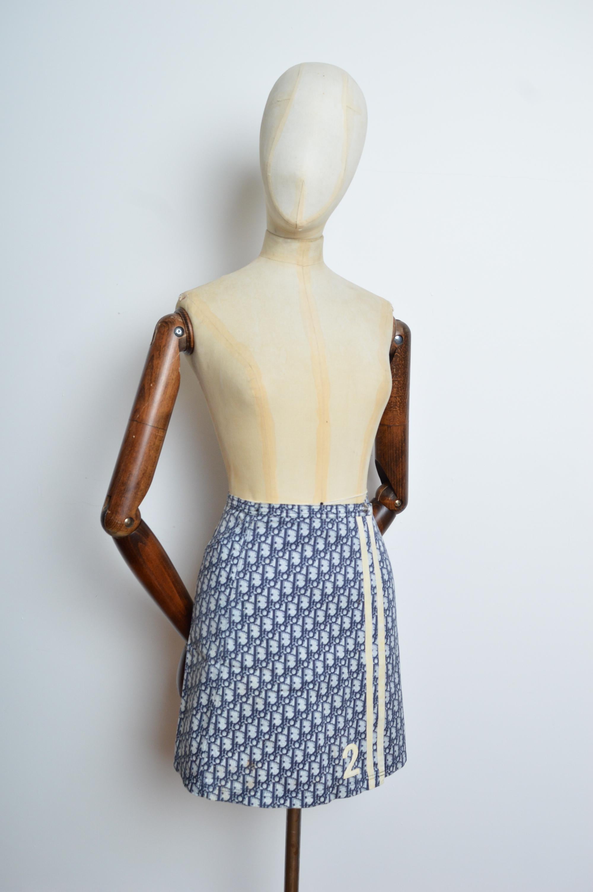 Christian Dior by John GALLIANO 2005 Blue Trotter print Wrap around Mini Skirt For Sale 2
