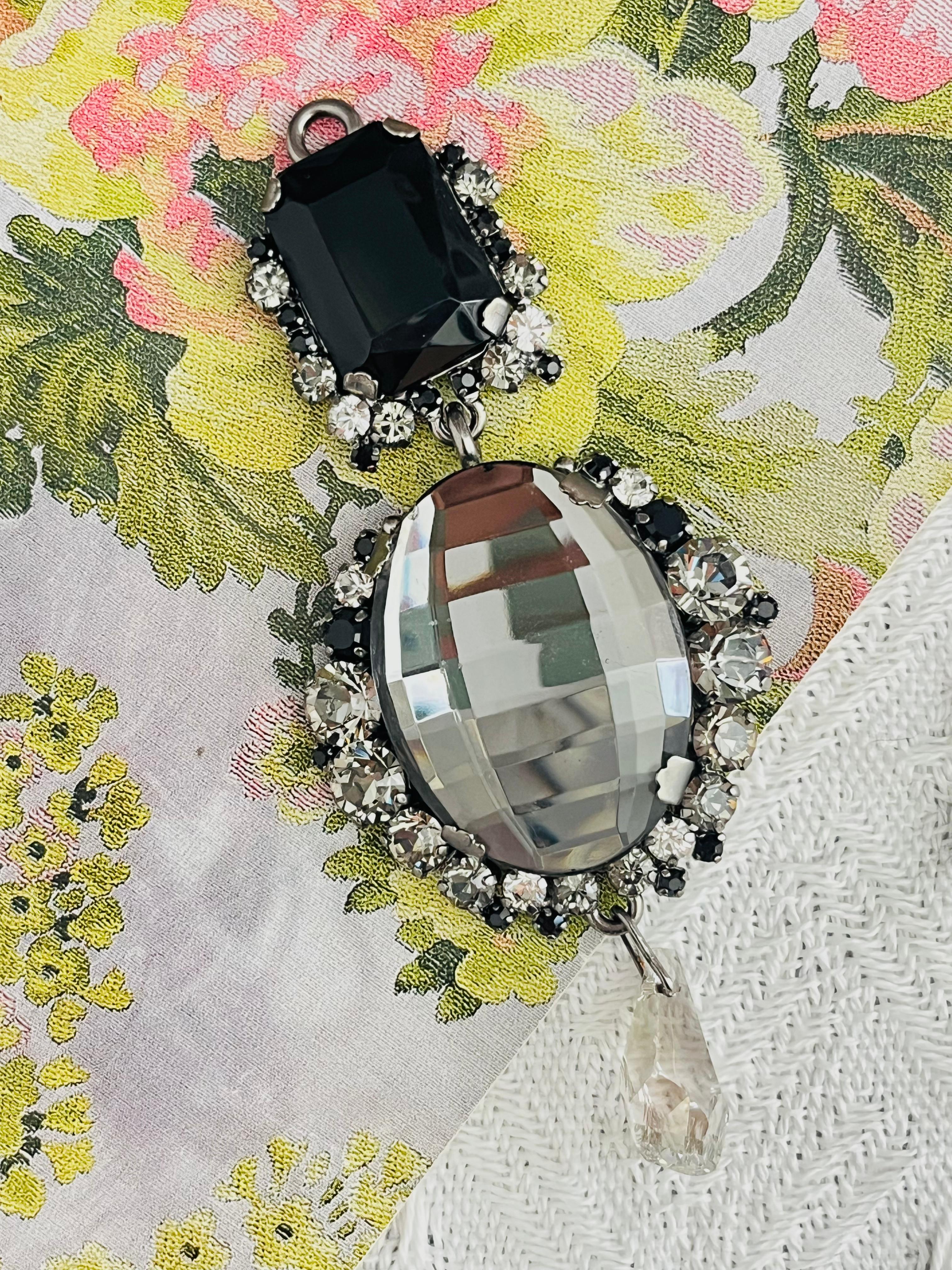 CHRISTIAN DIOR by John Galliano 2007 Vintage Unisex Large Grey Oval Rectangle Black Clears Abnormal Crystals Water Drop Dangle Pendant Chunky Statement Modernist Necklace, Gold Tone

Very good condition. Not any stones lost or colour loss. Only a