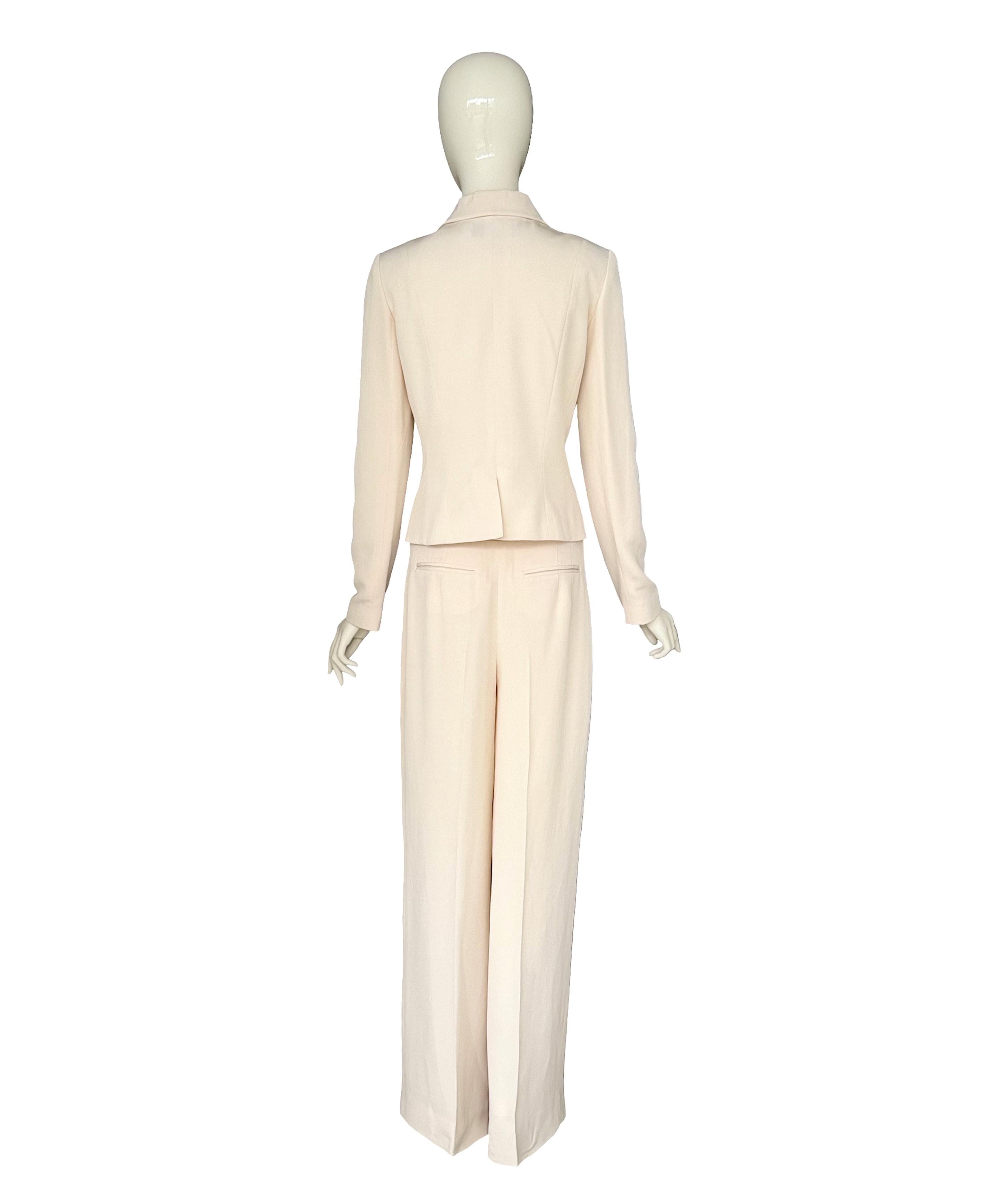 Christian Dior by John Galliano 2007 Resort Anzug aus elfenbeinfarbener Seide mit verzierten Knöpfen für Damen oder Herren im Angebot