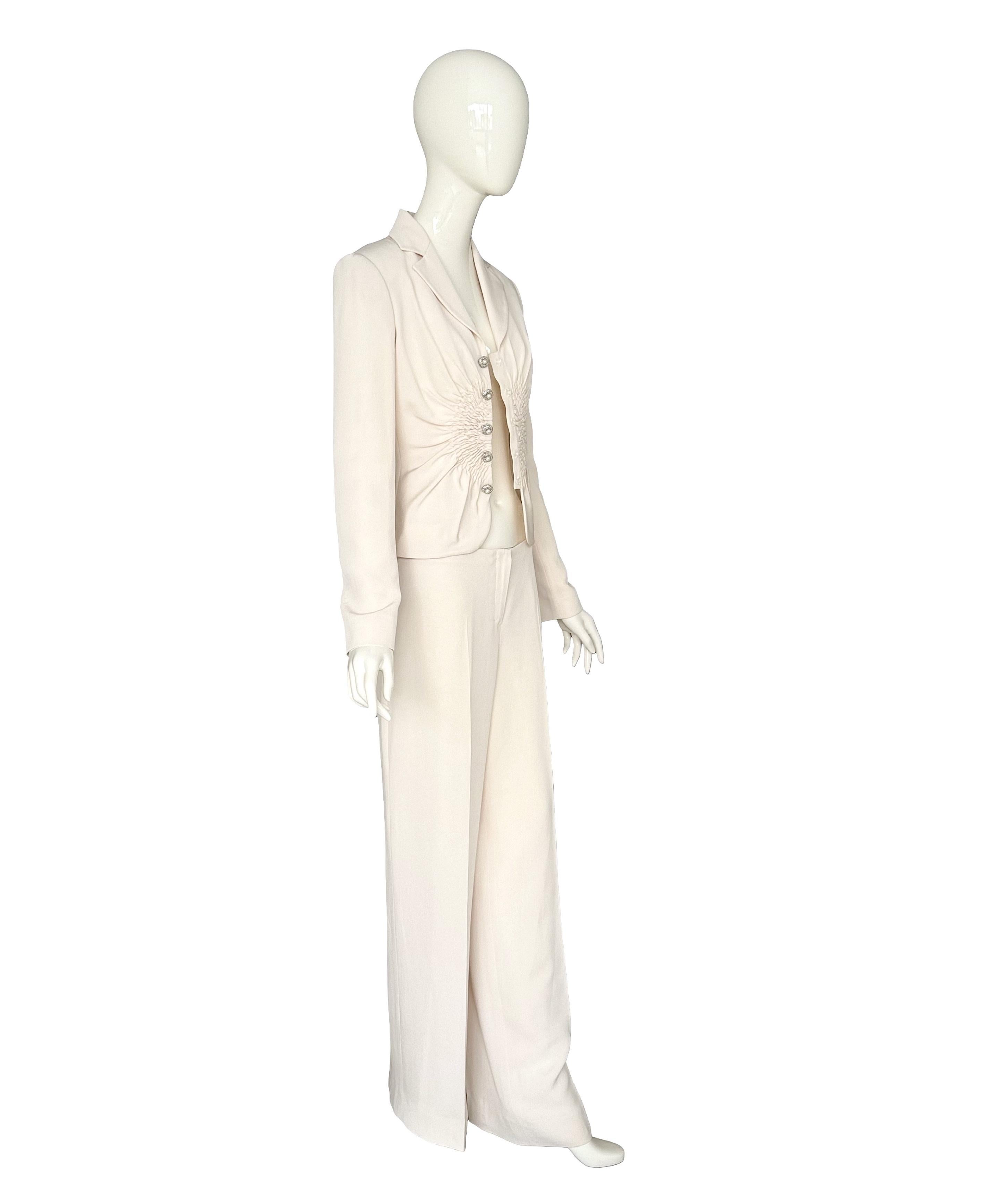 Christian Dior by John Galliano 2007 Resort Anzug aus elfenbeinfarbener Seide mit verzierten Knöpfen im Angebot 1