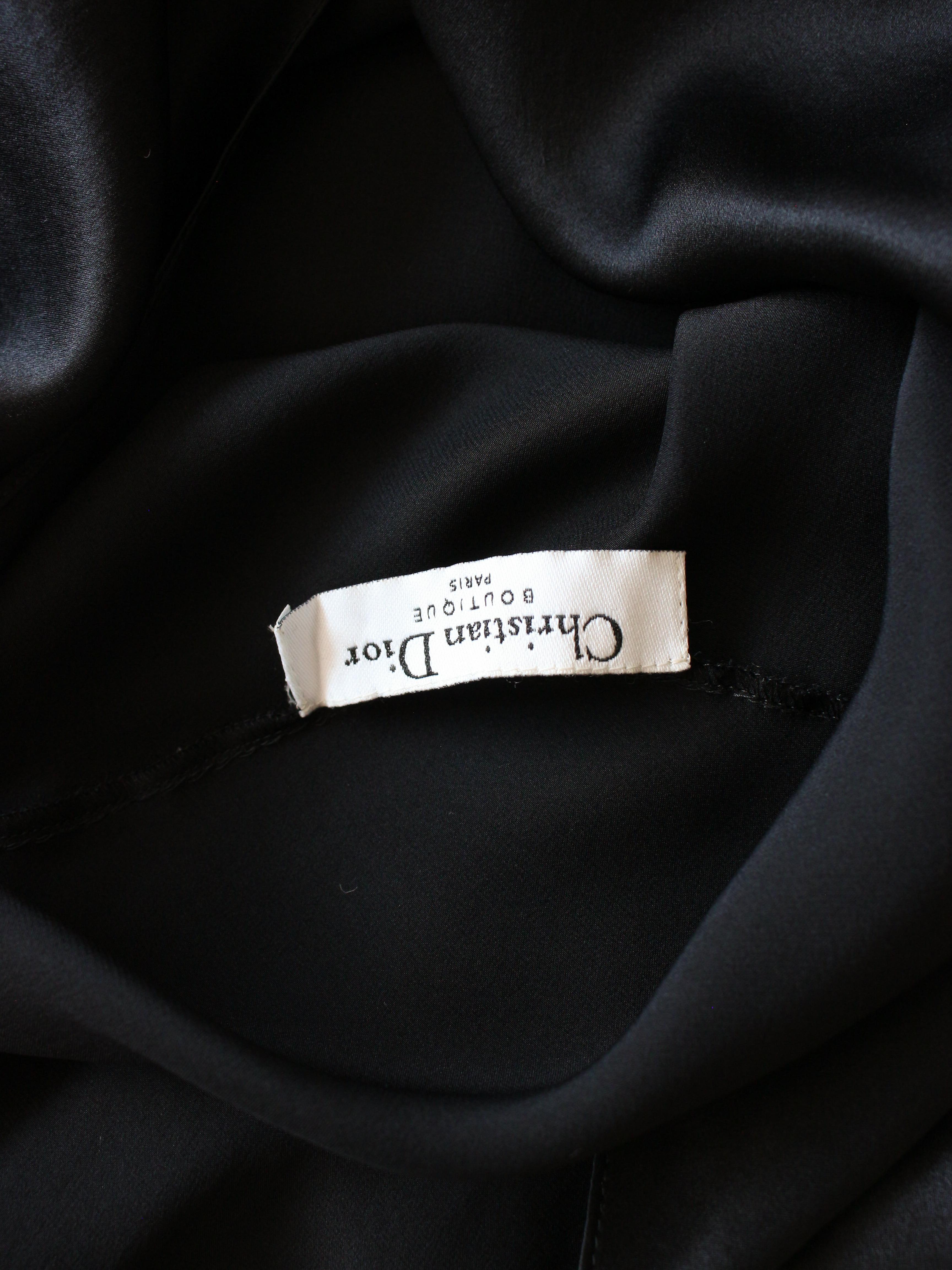 Christian Dior by John Galliano A/W04 - Robe noire en satin de soie avec ceinture à logo en vente 9