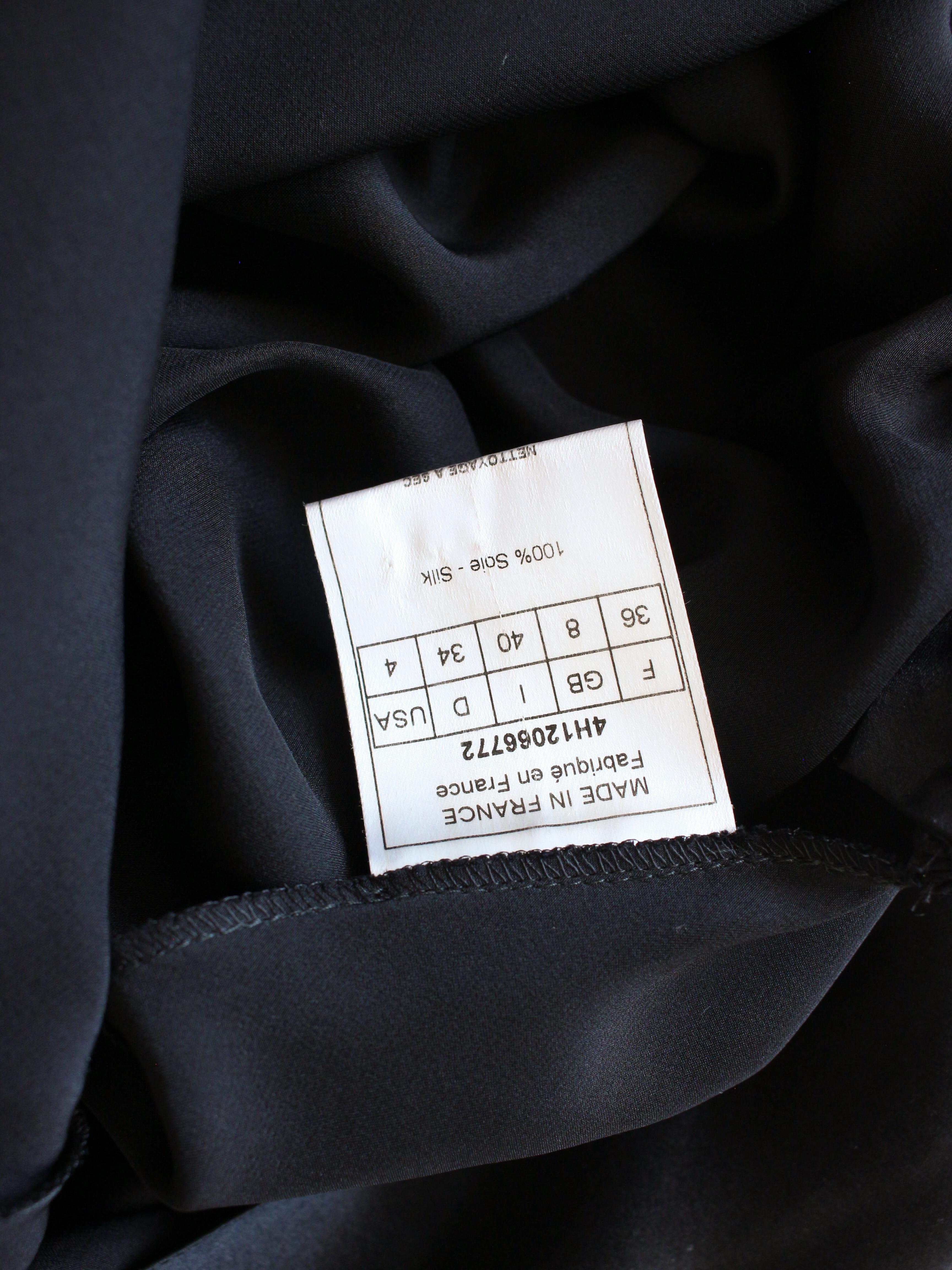 Christian Dior by John Galliano A/W04 - Robe noire en satin de soie avec ceinture à logo en vente 10