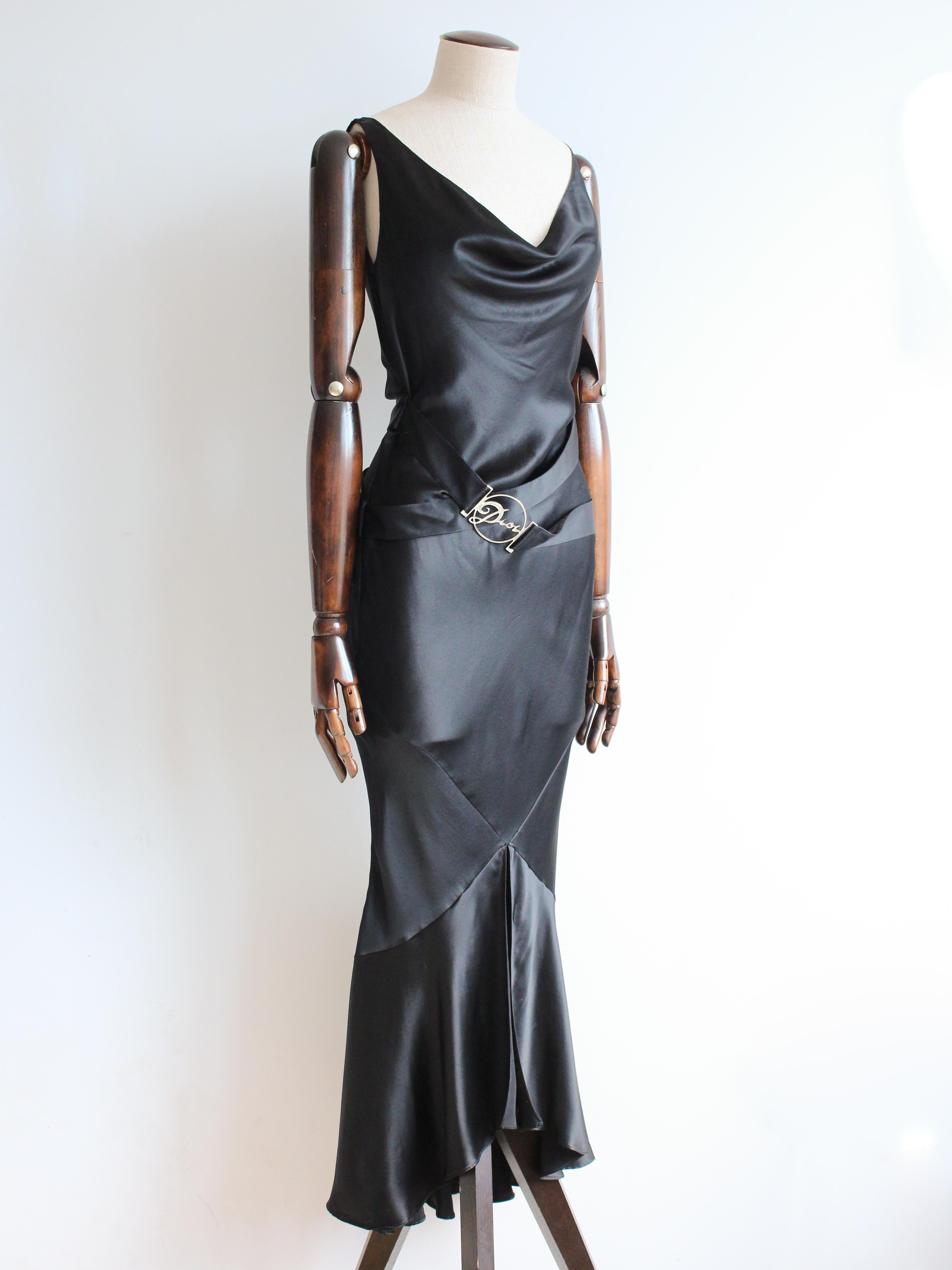 Noir Christian Dior by John Galliano A/W04 - Robe noire en satin de soie avec ceinture à logo en vente