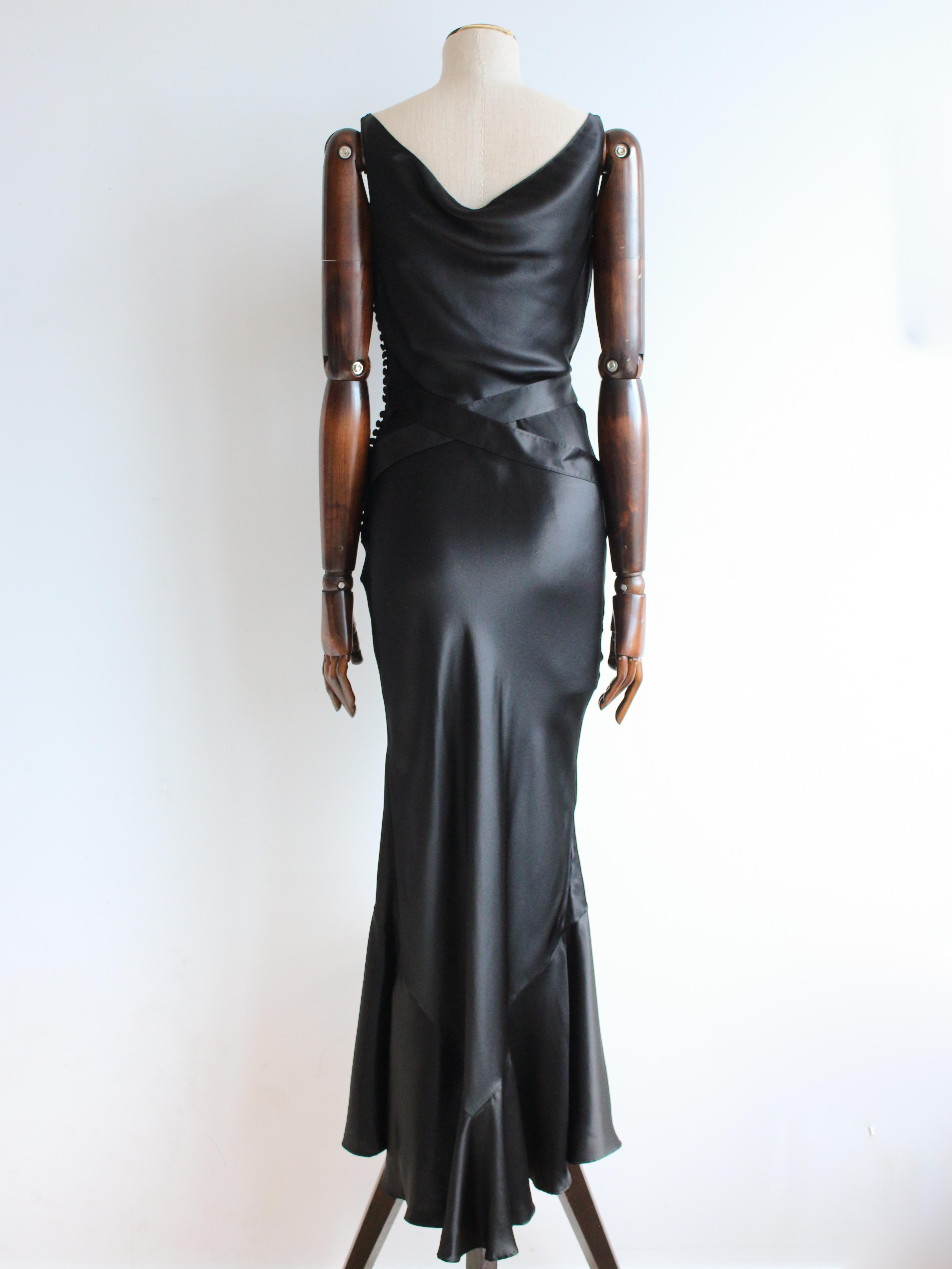 Christian Dior by John Galliano A/W04 - Robe noire en satin de soie avec ceinture à logo Pour femmes en vente
