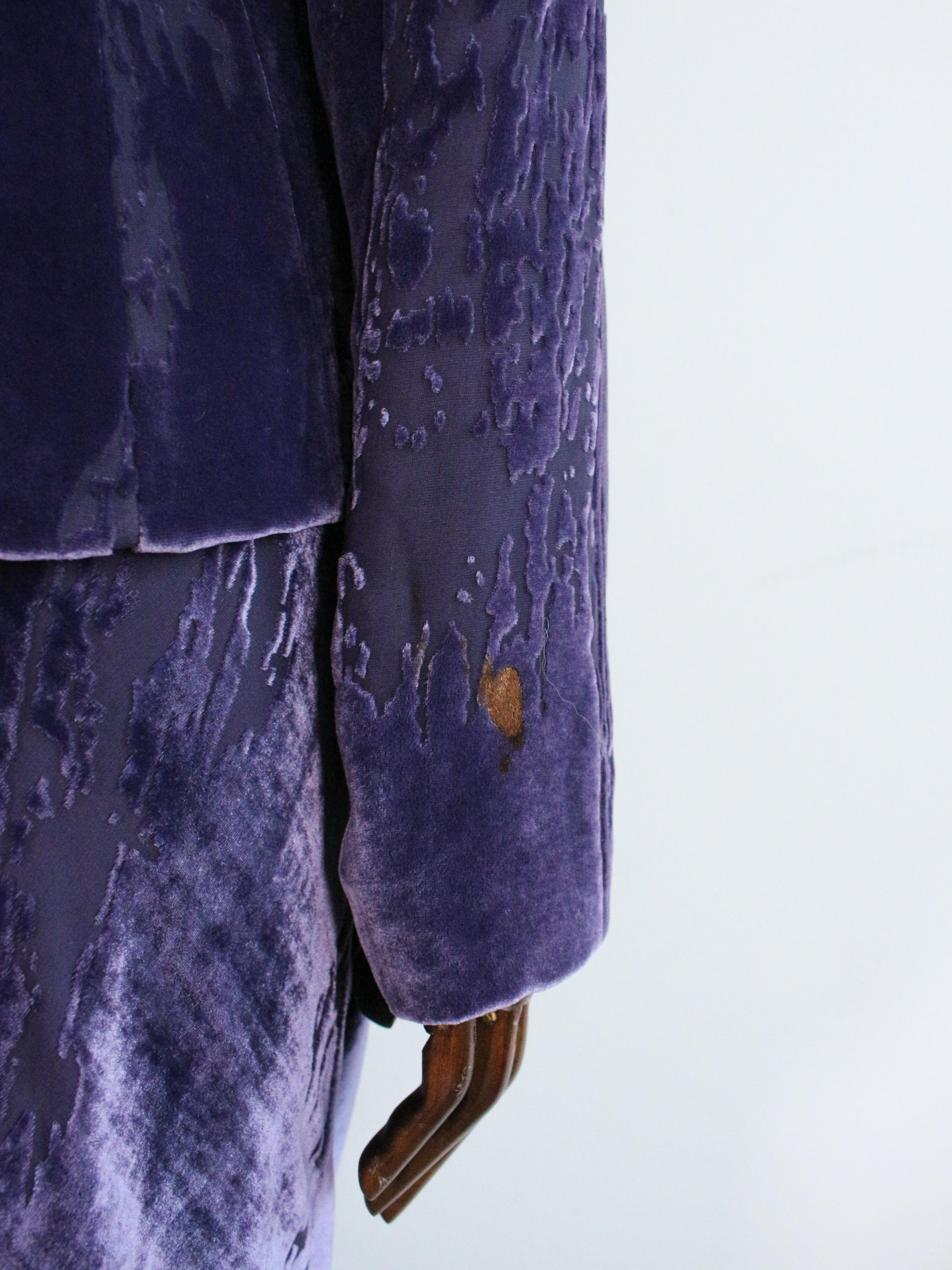 Christian Galliano for Christian Dior A/W05 abito e giacca in velluto viola Devoré in vendita 11