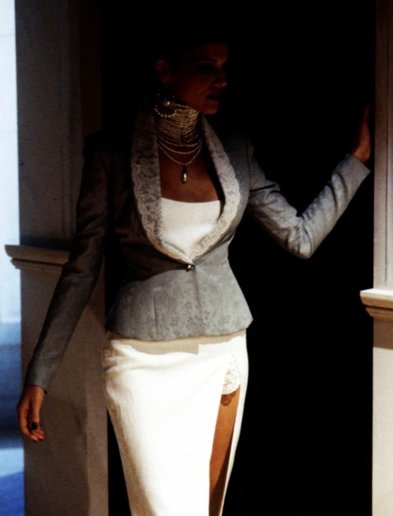 Christian Dior by John Galliano Spring summer 1998 collection « In a boudoir mood » rare suit skirt, amazing details, midnight blue, size 40 FR on the tag for the jacket and for the skirt. 