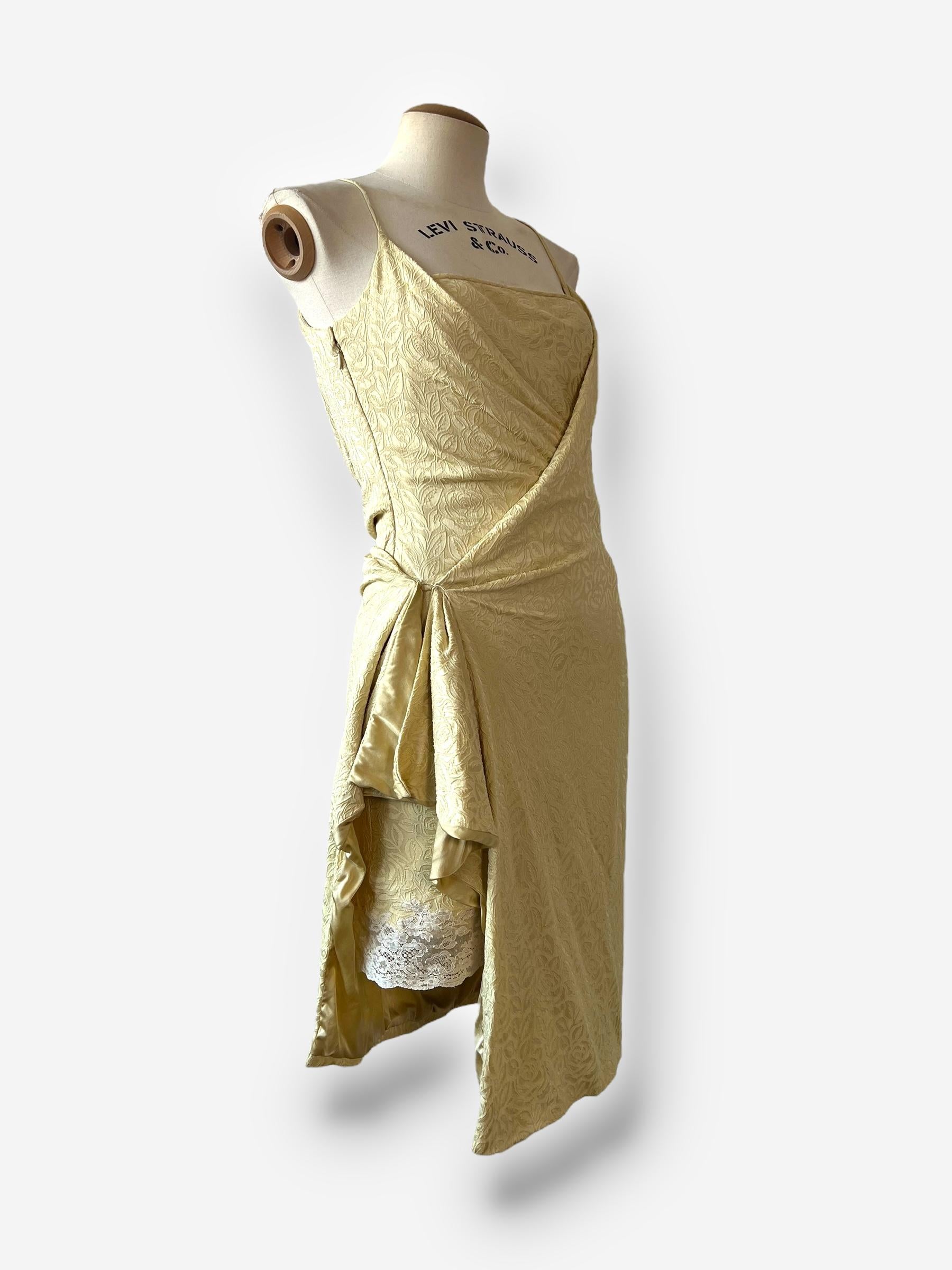 Marrone Christian Dior for Christian Dior, Autumn/Winter 1998, Abito in broccato di seta Rose in vendita