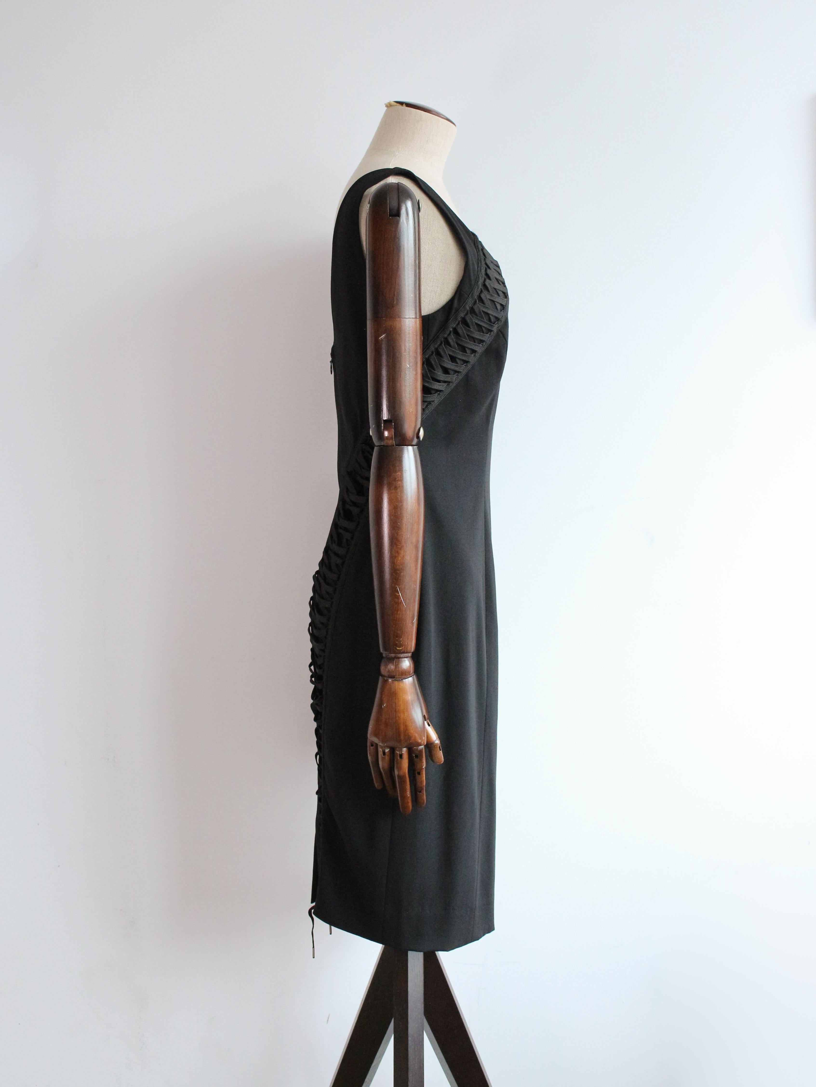 Christian Dior by John Galliano Otoño/Invierno 2002 Vestido tubo con cordones de lana negra Negro en venta