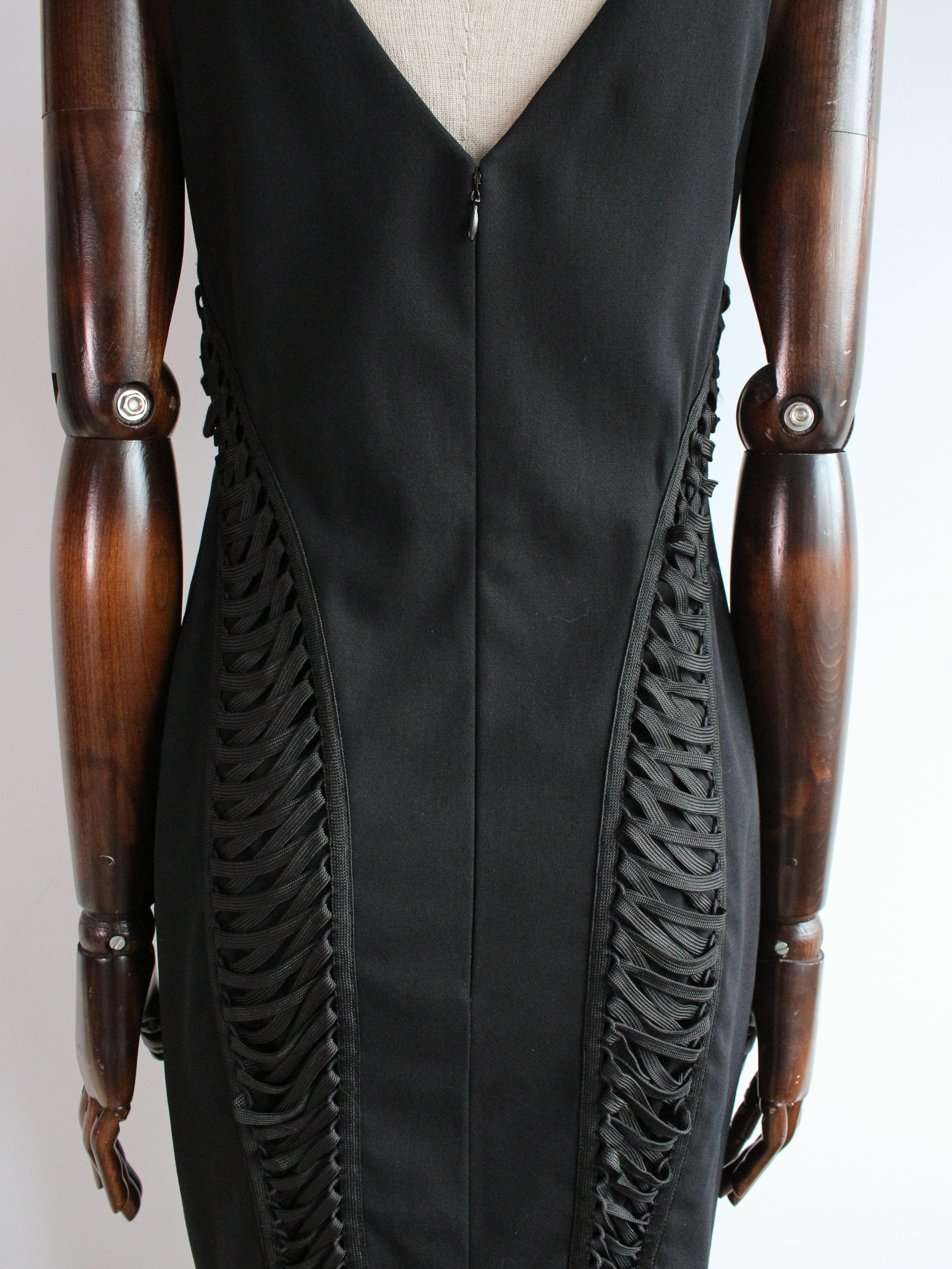 Christian Dior by John Galliano Otoño/Invierno 2002 Vestido tubo con cordones de lana negra en venta 3