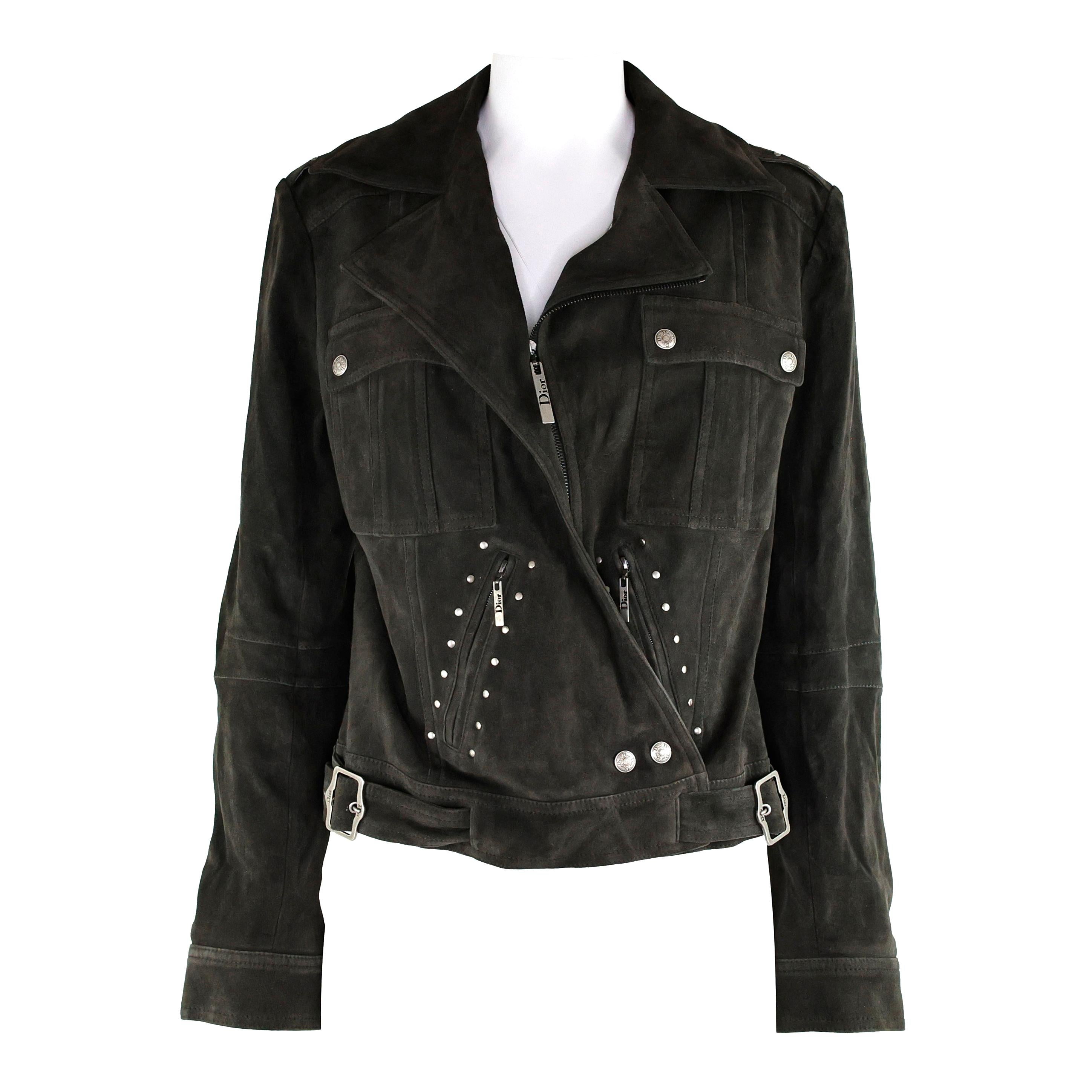 Christian Dior by John Galliano AW04 Studded Suede Ensemble (Jacket & Trousers).

Taille du pantalon : 36 FR
Veste : 40 FR

Condit :
Bon/très bon.