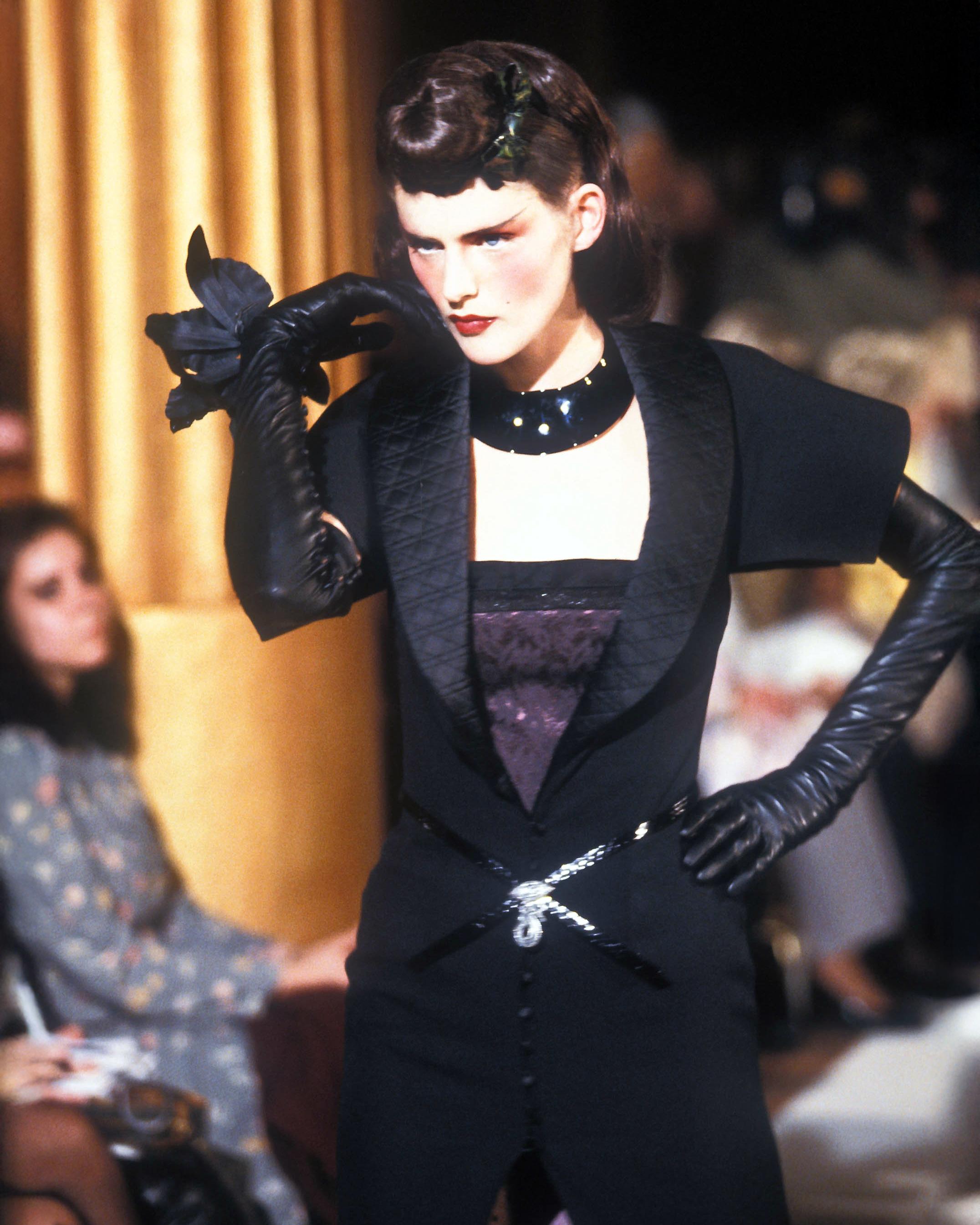 Christian Dior by John Galliano Schwarzes Abendkleid aus Krepp, Herbst/Winter 1997 im Angebot 2