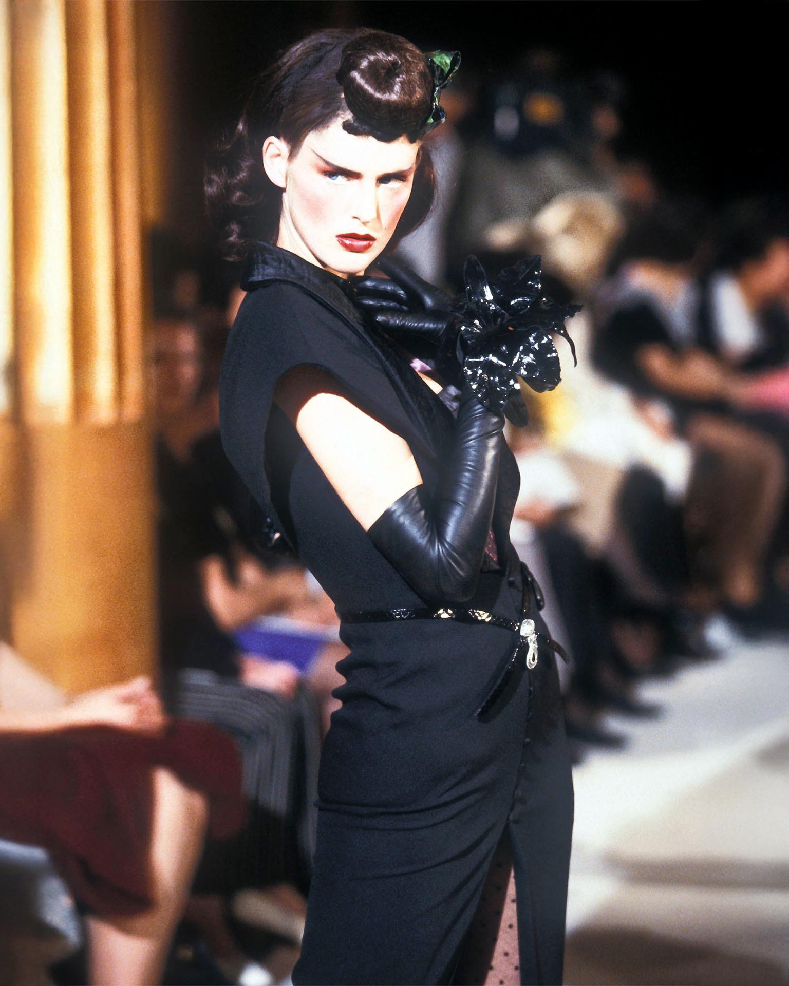 Christian Dior by John Galliano Schwarzes Abendkleid aus Krepp, Herbst/Winter 1997 im Angebot 5