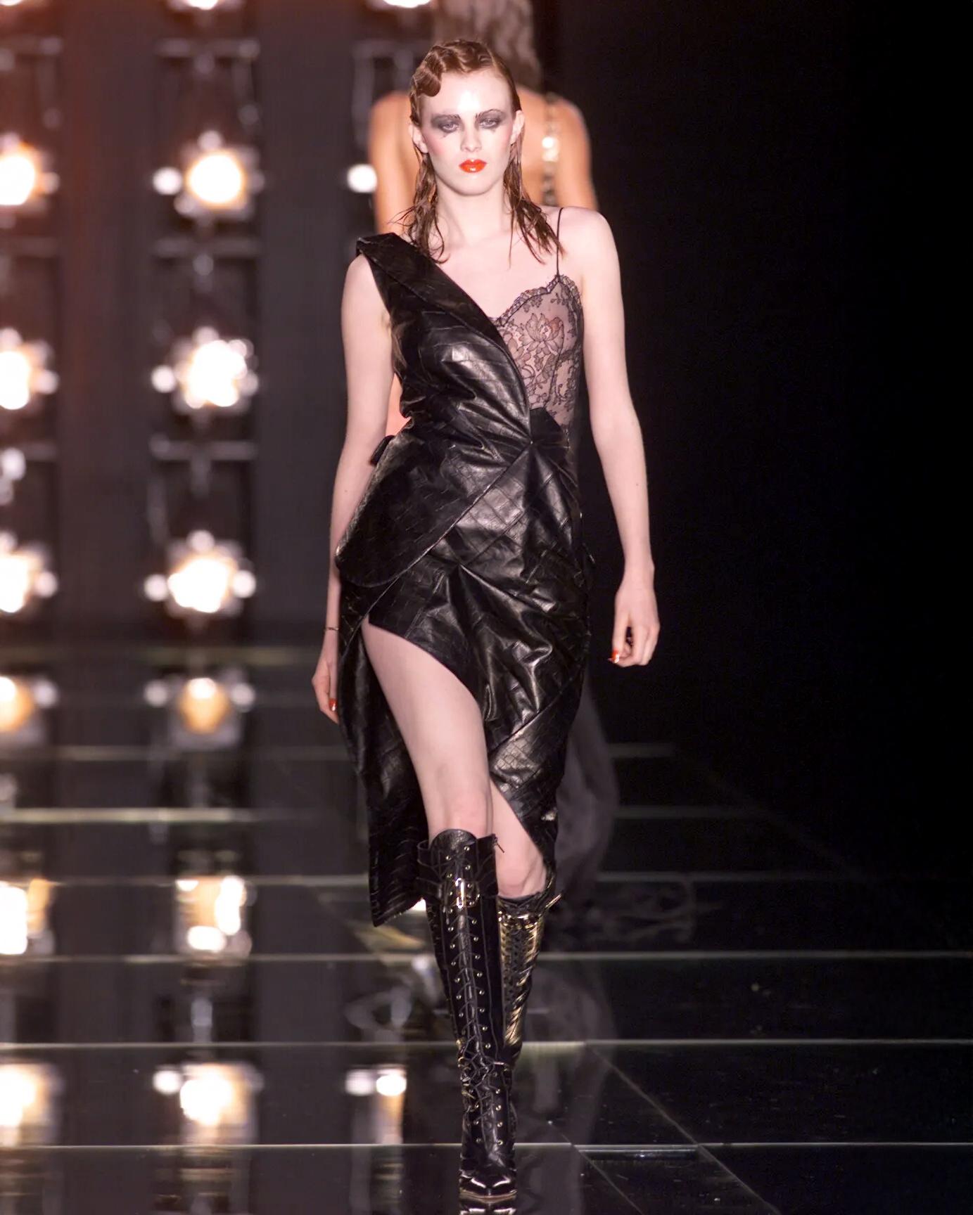 Christian Dior by John Galliano Vestido de noche de cuero negro y encaje, FW 2000 en Excelente Estado en London, GB