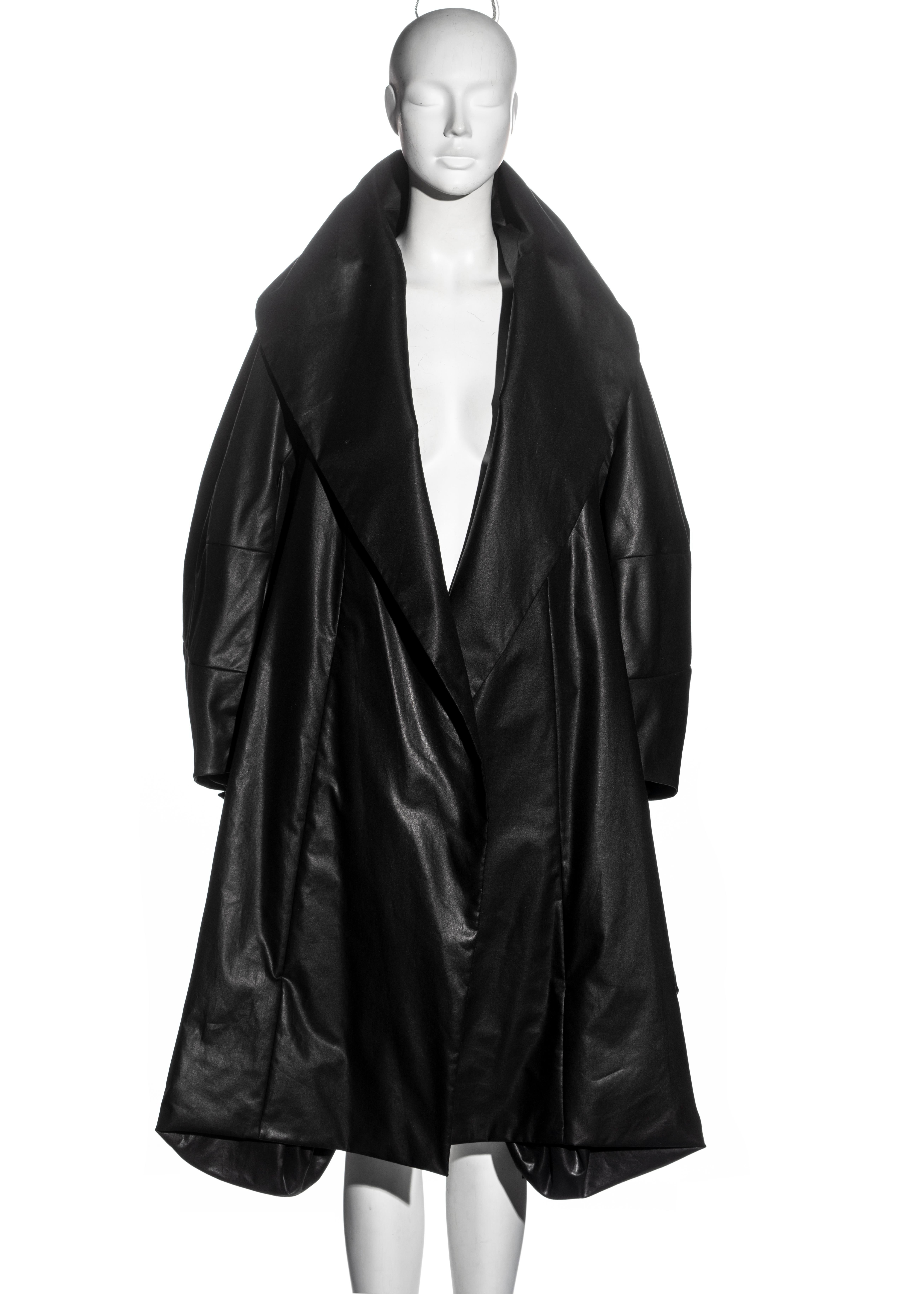 ▪ Christian Dior opera coat 
▪ Designed by John Galliano
▪ Black waxed cotton 
▪ Voluminous shape 
▪ Shawl lapel 
▪ Wide sleeves 
▪ Two ties at the back fasten to create a bustle
▪ FR 40 - UK 12 - US 8
▪ Spring-Summer 1999
▪ 100% Cotton, Lining: