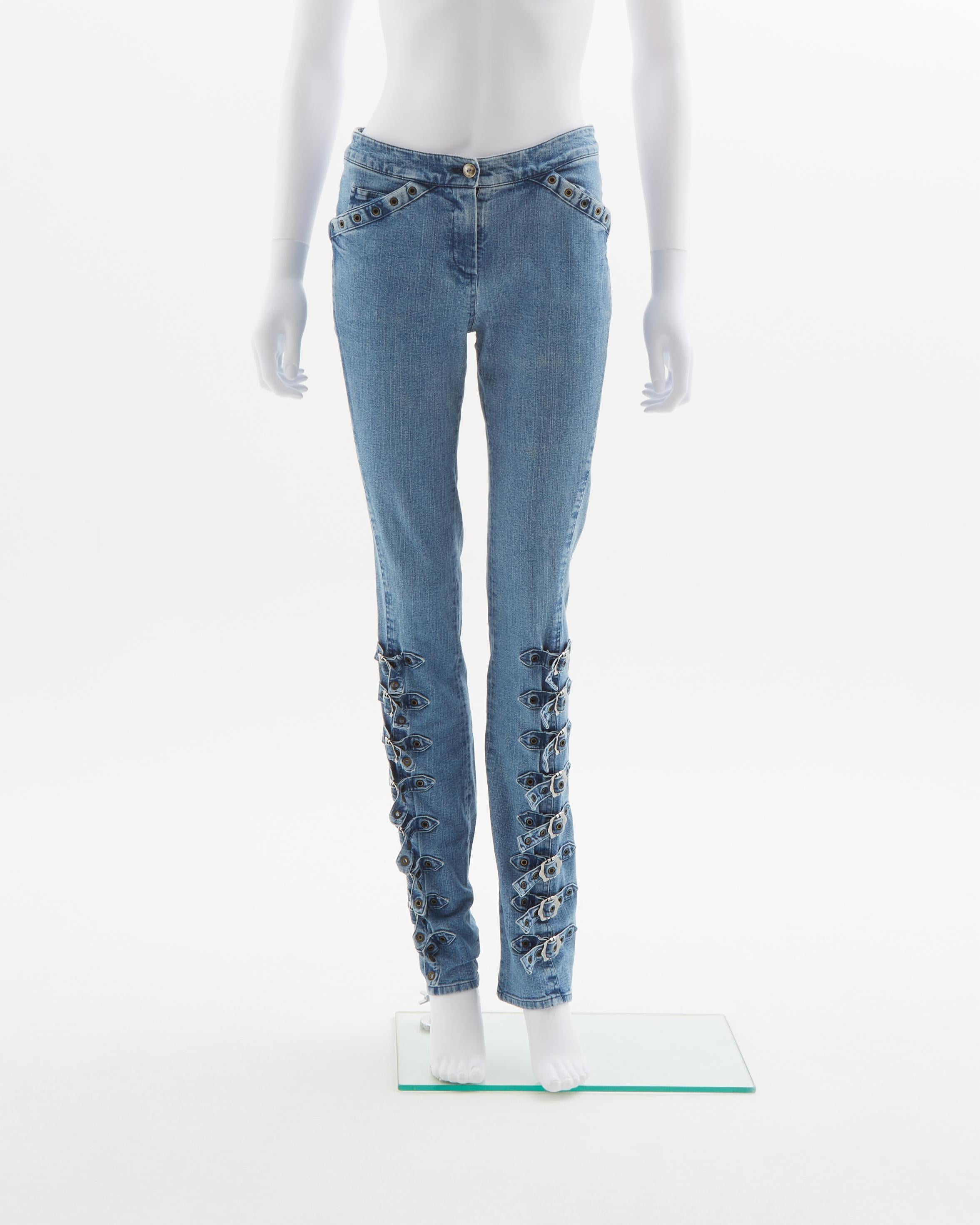 - Designed by John Galliano
- Sold by Skof.Archive
- Ankle Length buckle denim 
- Blue cotton stretch denim 
- Bondage straps with metal grommets and buckles 
- Fall Winter 2003


Size : FR 36 - EN 40 - UK 8 - US 4 (EU)

Materials : Cotton &