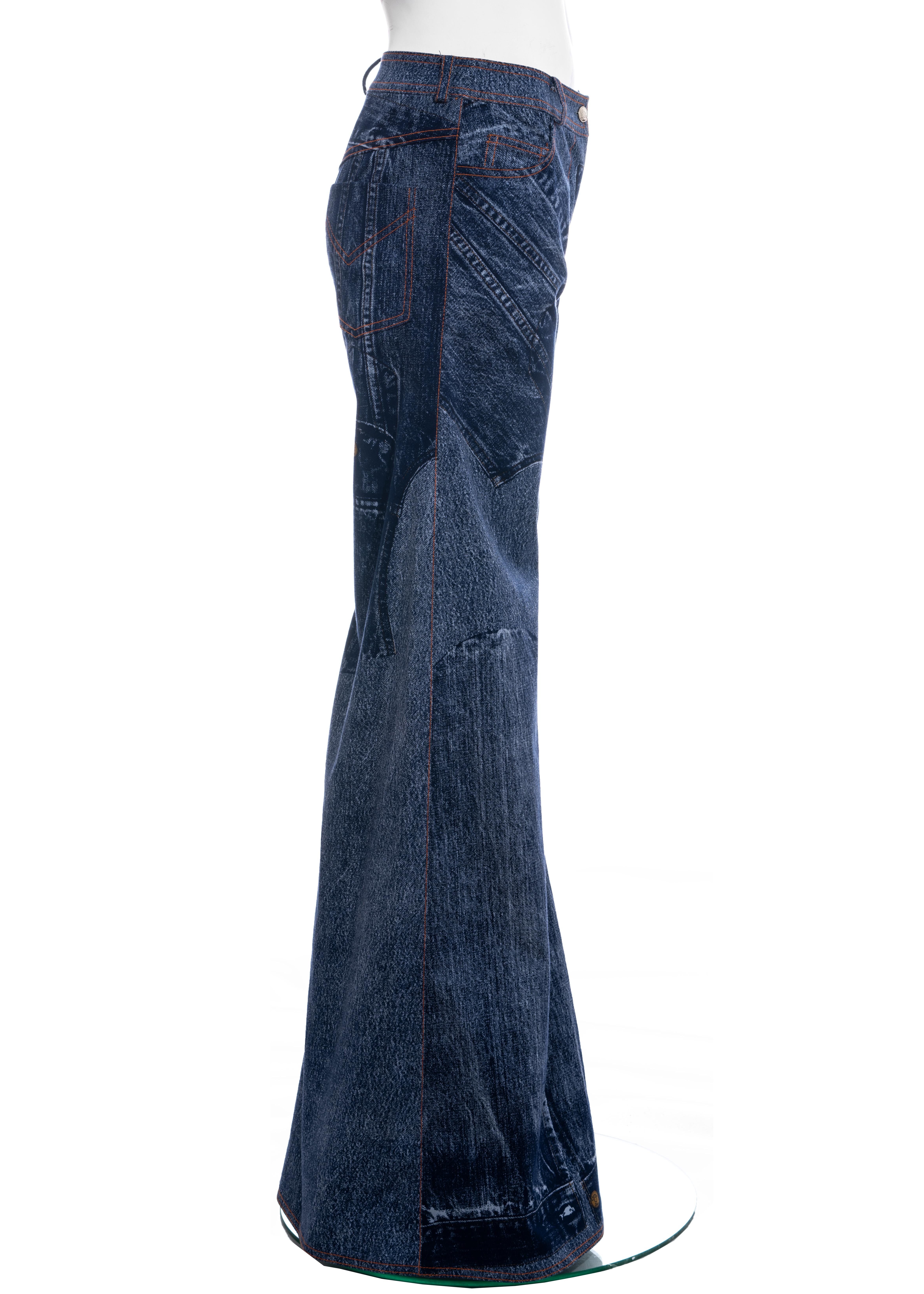 Christian Galliano for Christian Dior, pantaloni a gamba larga con stampa denim blu, ss 2002 In condizioni ottime in vendita a London, GB