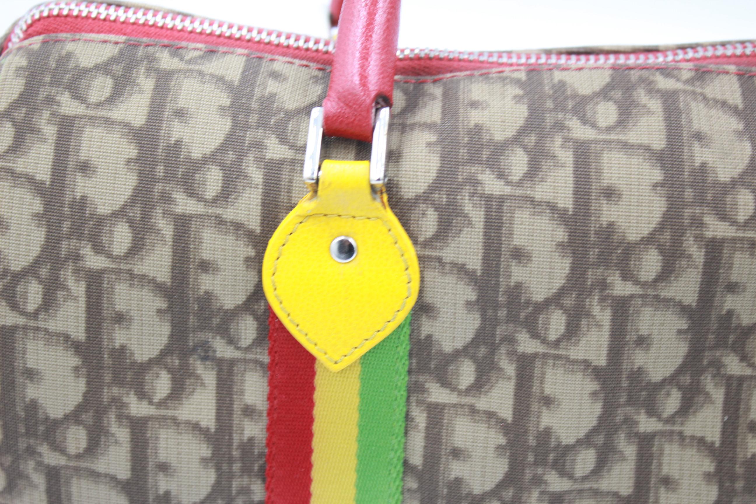 Christian Dior Rasta Boston bag in canvas and multicolor leather. 
Good condition, Some wear sign the corners, really clean interior.
Dimensions: 17 CM(H) 30 CM(W)