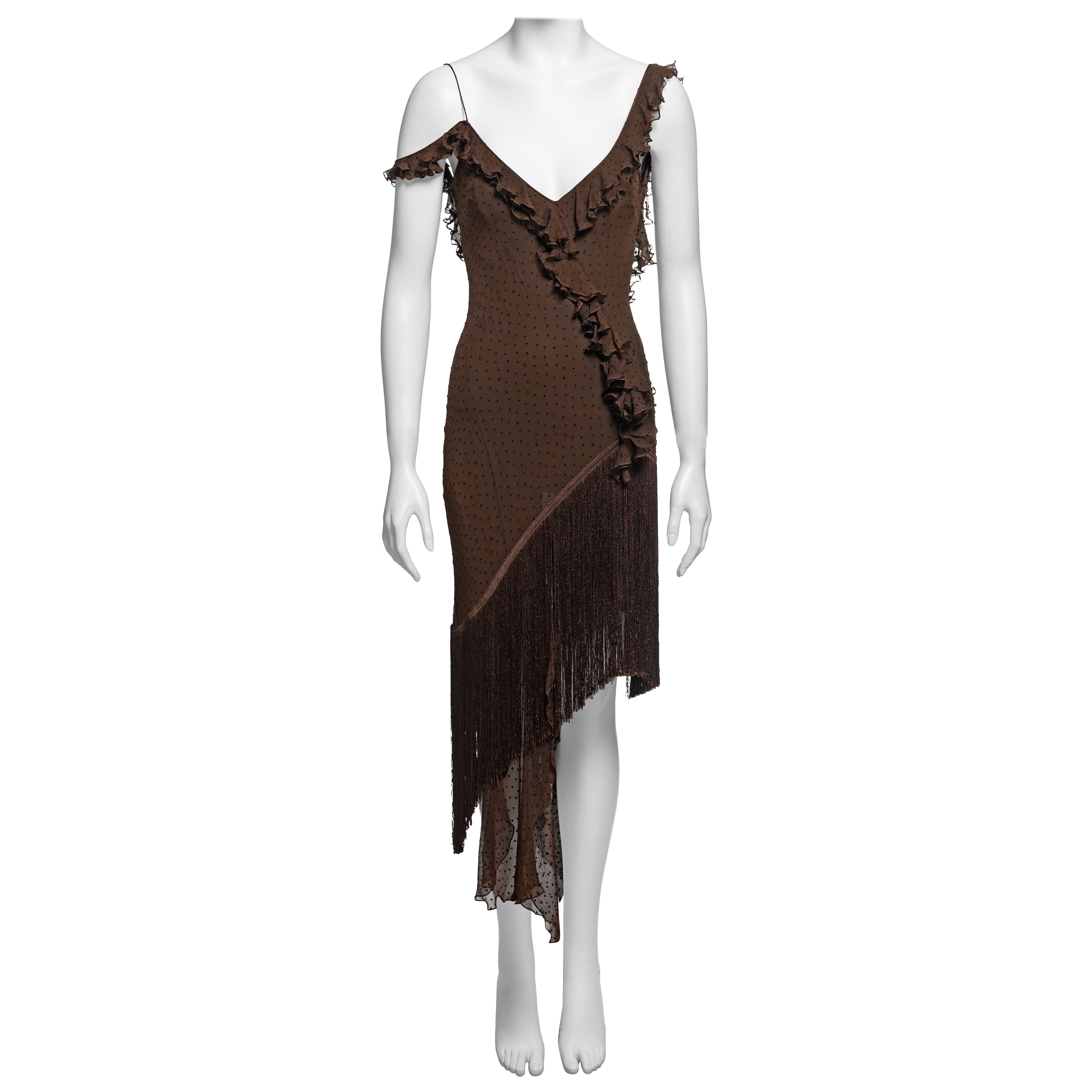 Robe en soie plumetis marron à franges, collection Christian Dior par John Galliano, automne-hiver 2000