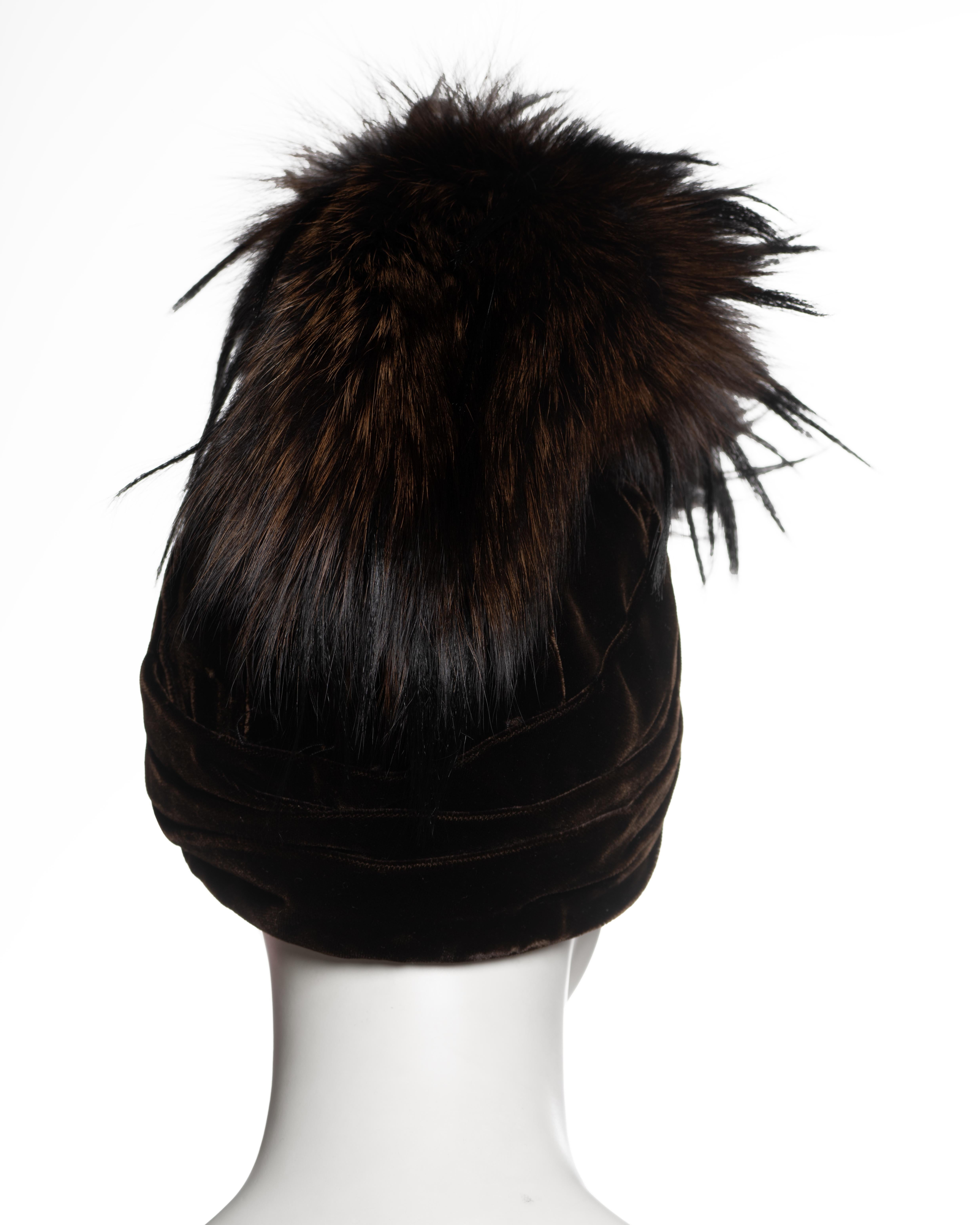 Christian Galliano for Christian Dior, turbante in velluto marrone con cresta in pelliccia, AI 2007 in vendita 6