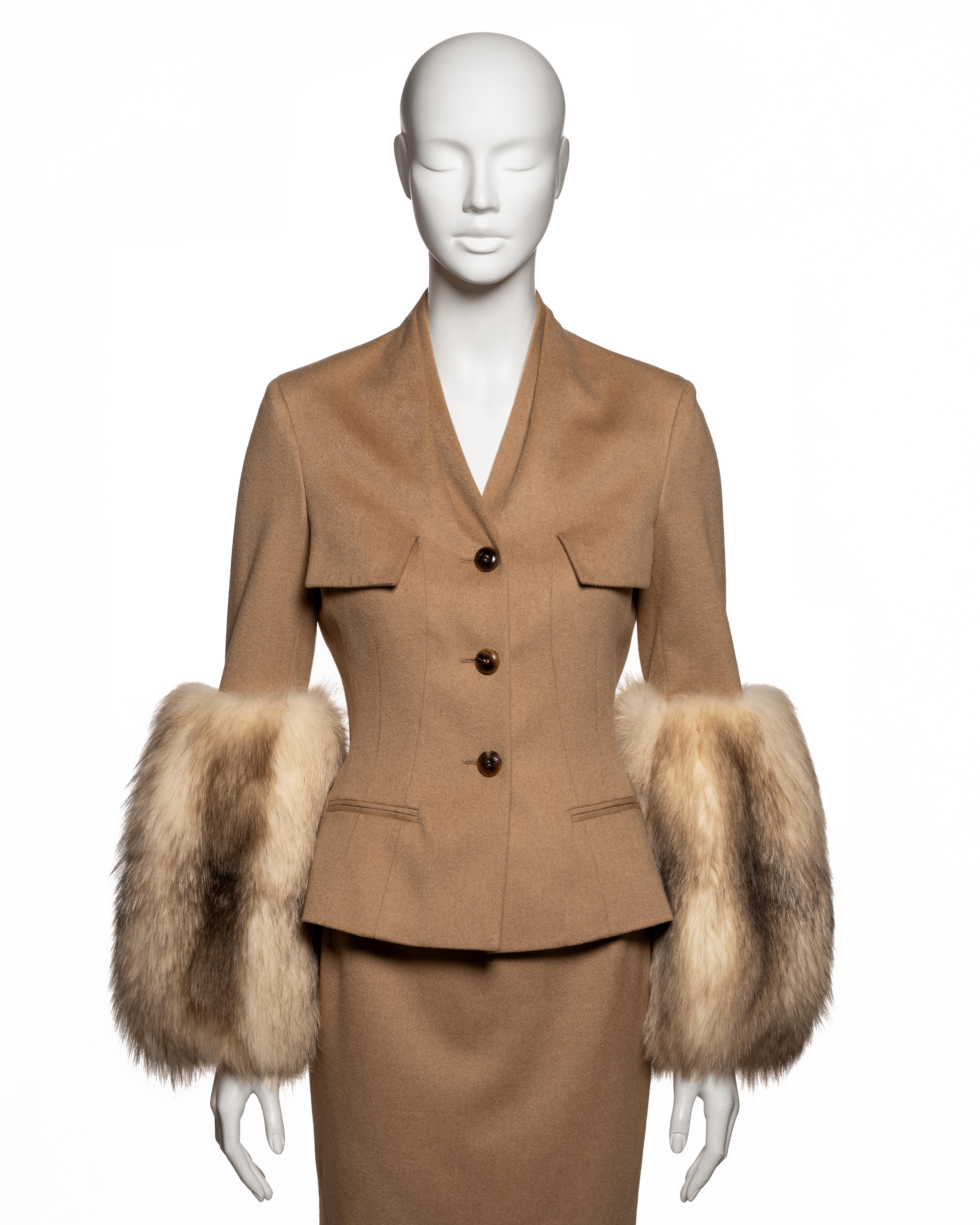 Marrone Christian Galliano for Christian Dior con polsini in pelliccia di volpe, FW 2007 in vendita