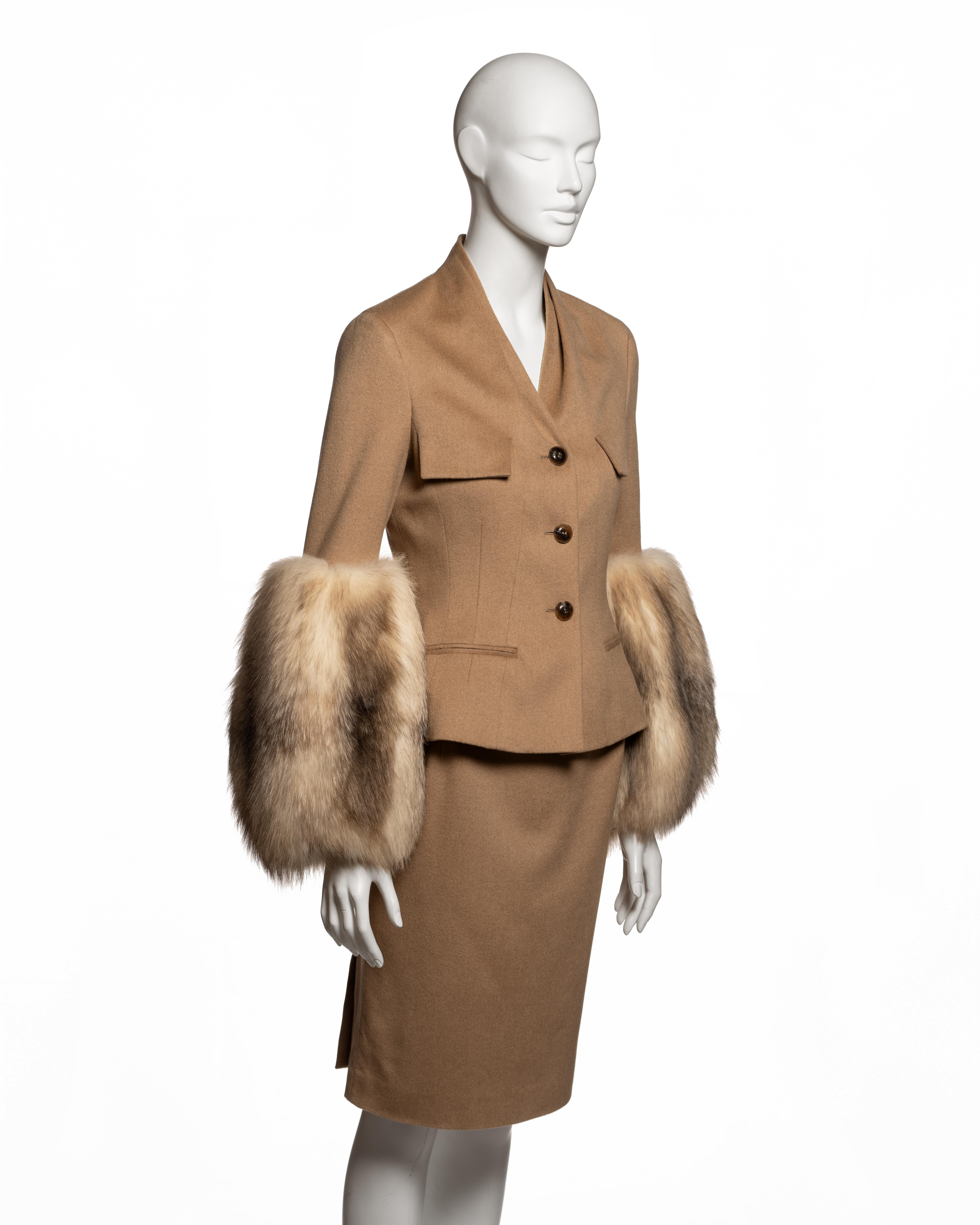 Donna Christian Galliano for Christian Dior con polsini in pelliccia di volpe, FW 2007 in vendita