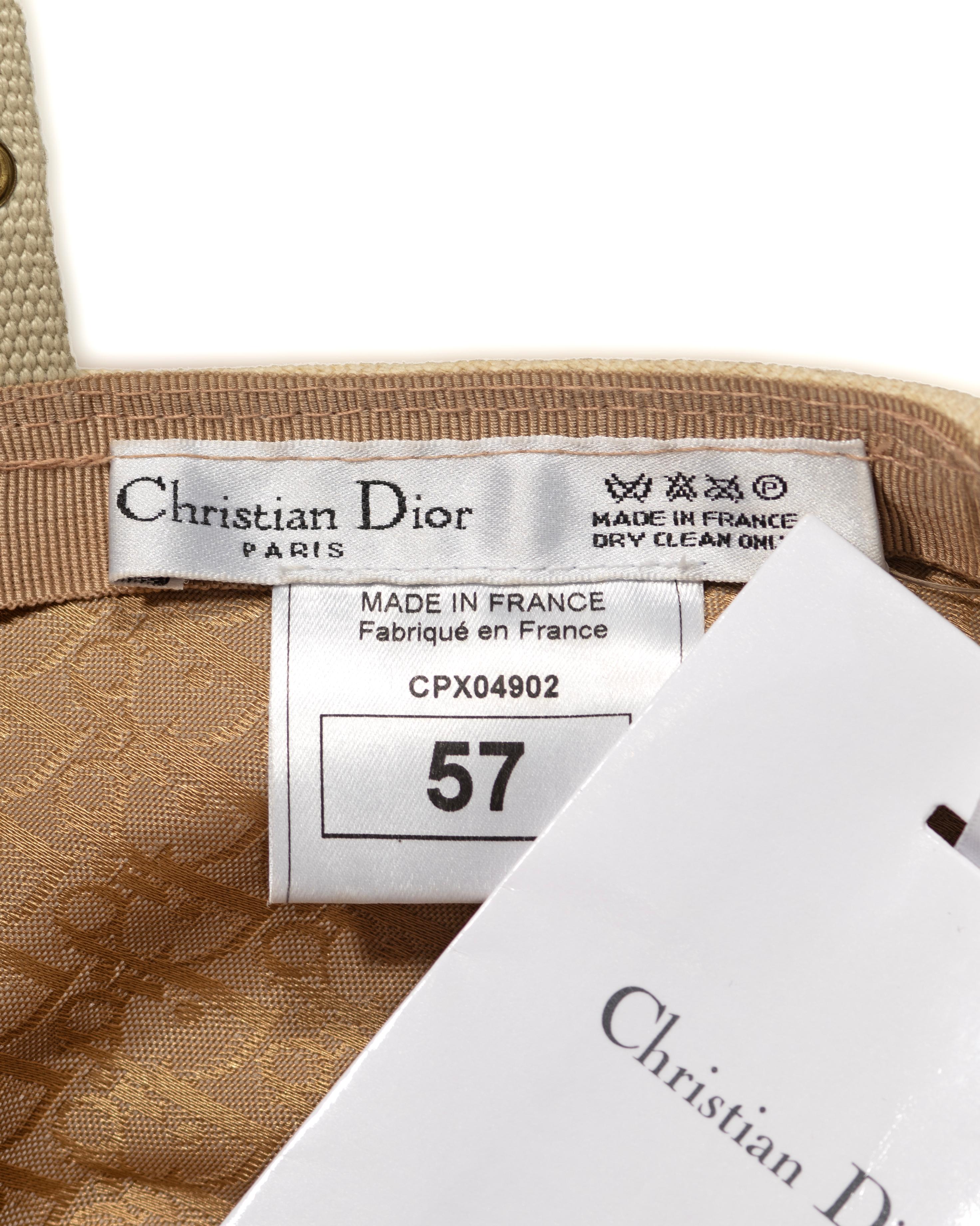 Christian Dior by John Galliano Canvas- und Lederkappe mit Beutel aus Segeltuch und Leder, Frühjahr/Sommer 2002 im Angebot 10