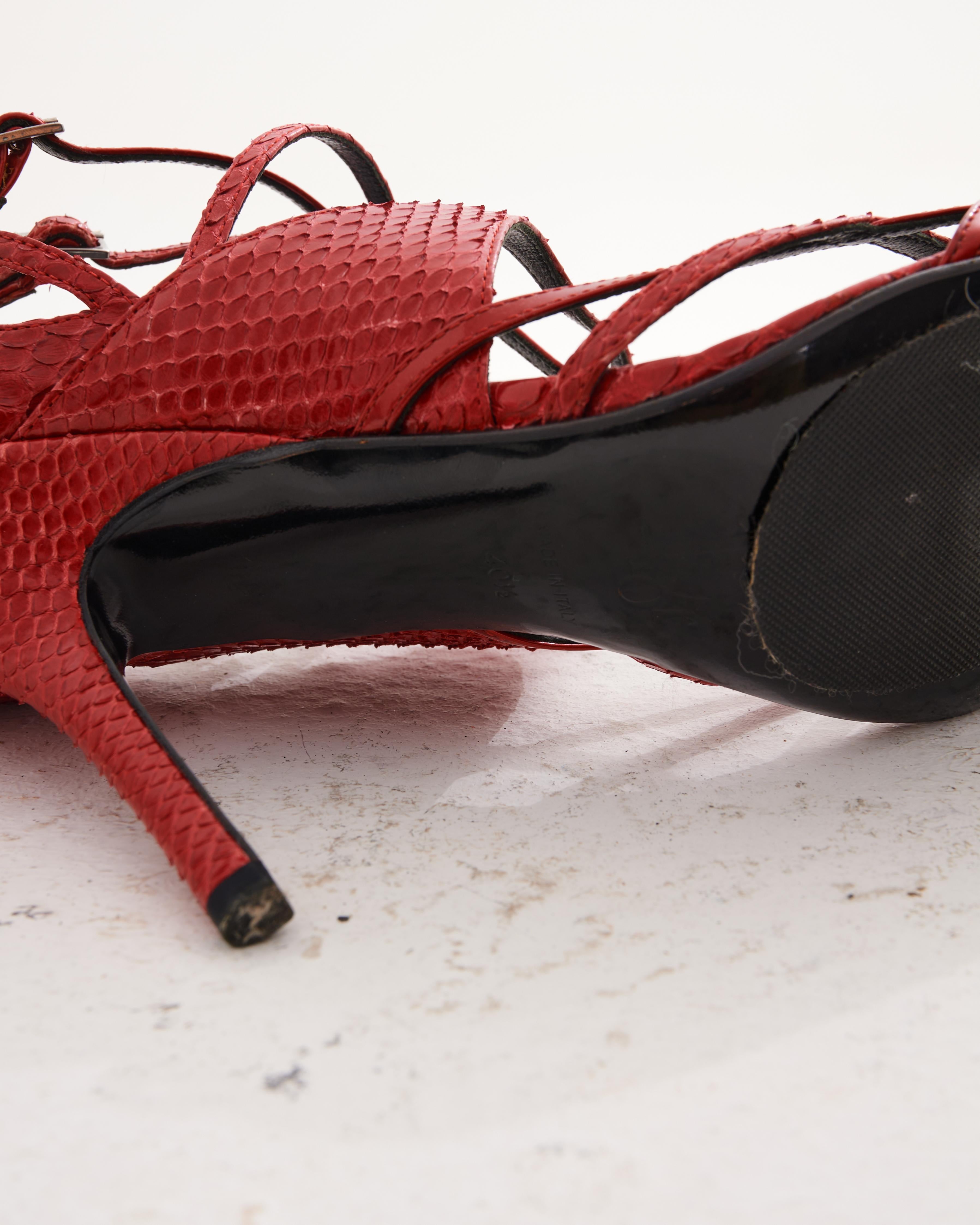 Christian Dior by John Galliano Early 2000s Red Python Strappy Pointed Toe Pumps (escarpins à bout pointu en python rouge) en vente 2