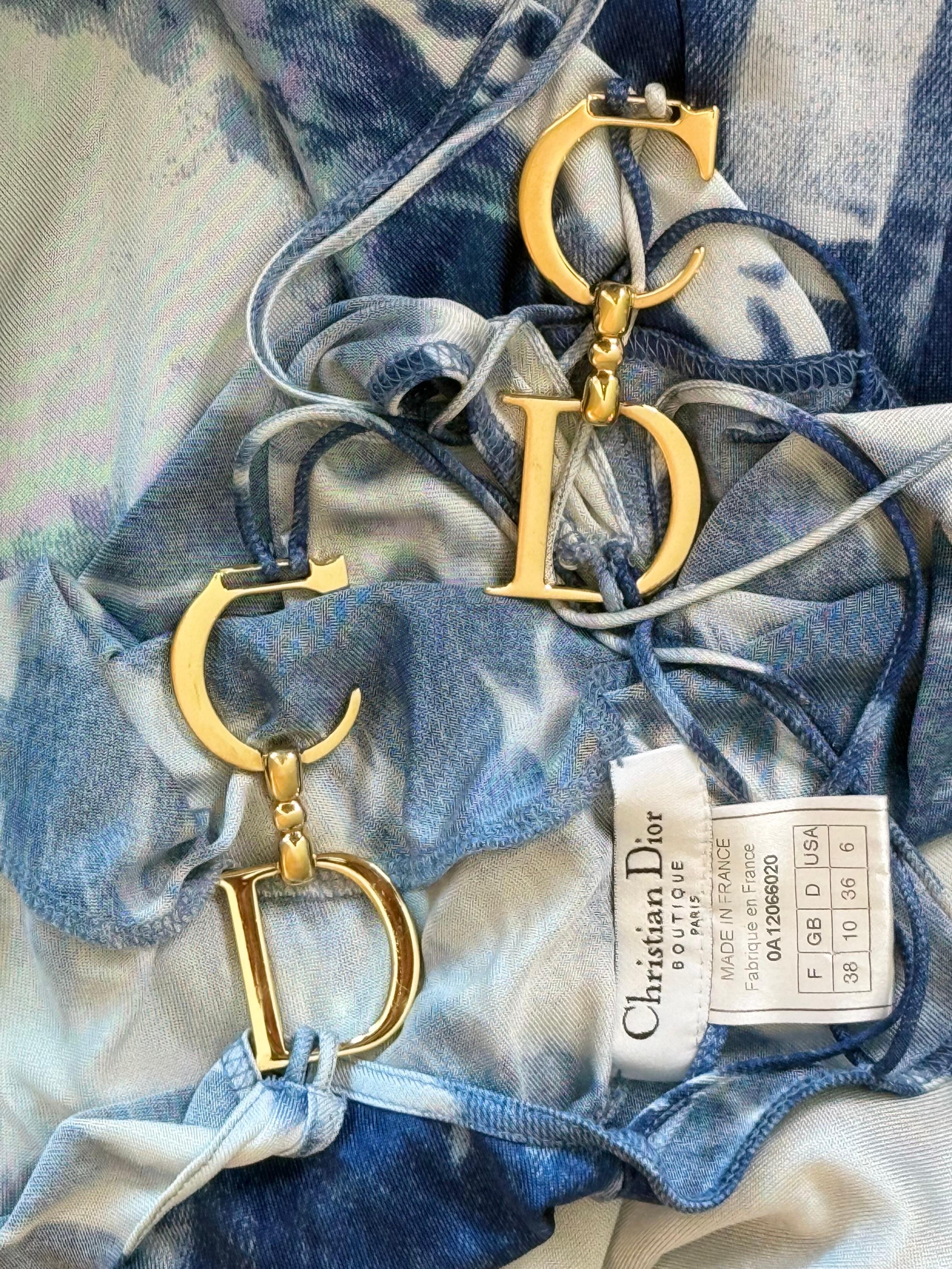 Christian Dior for John Galliano F/W 2000 Blaues Kleid mit Krawattenmuster und großem Logo im Angebot 16