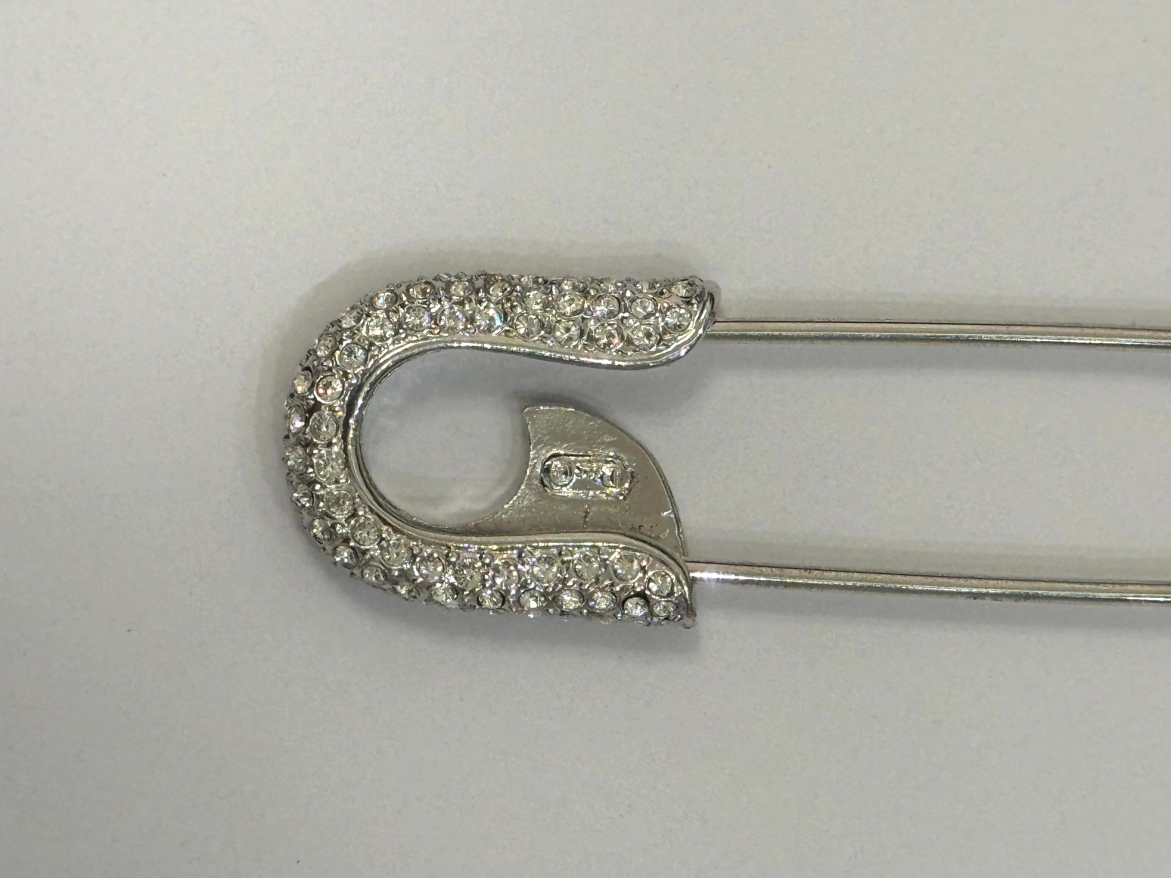 Broche épingle à nourrice en cristaux surdimensionnés Christian Dior by John Galliano F/W 2000 en vente 7