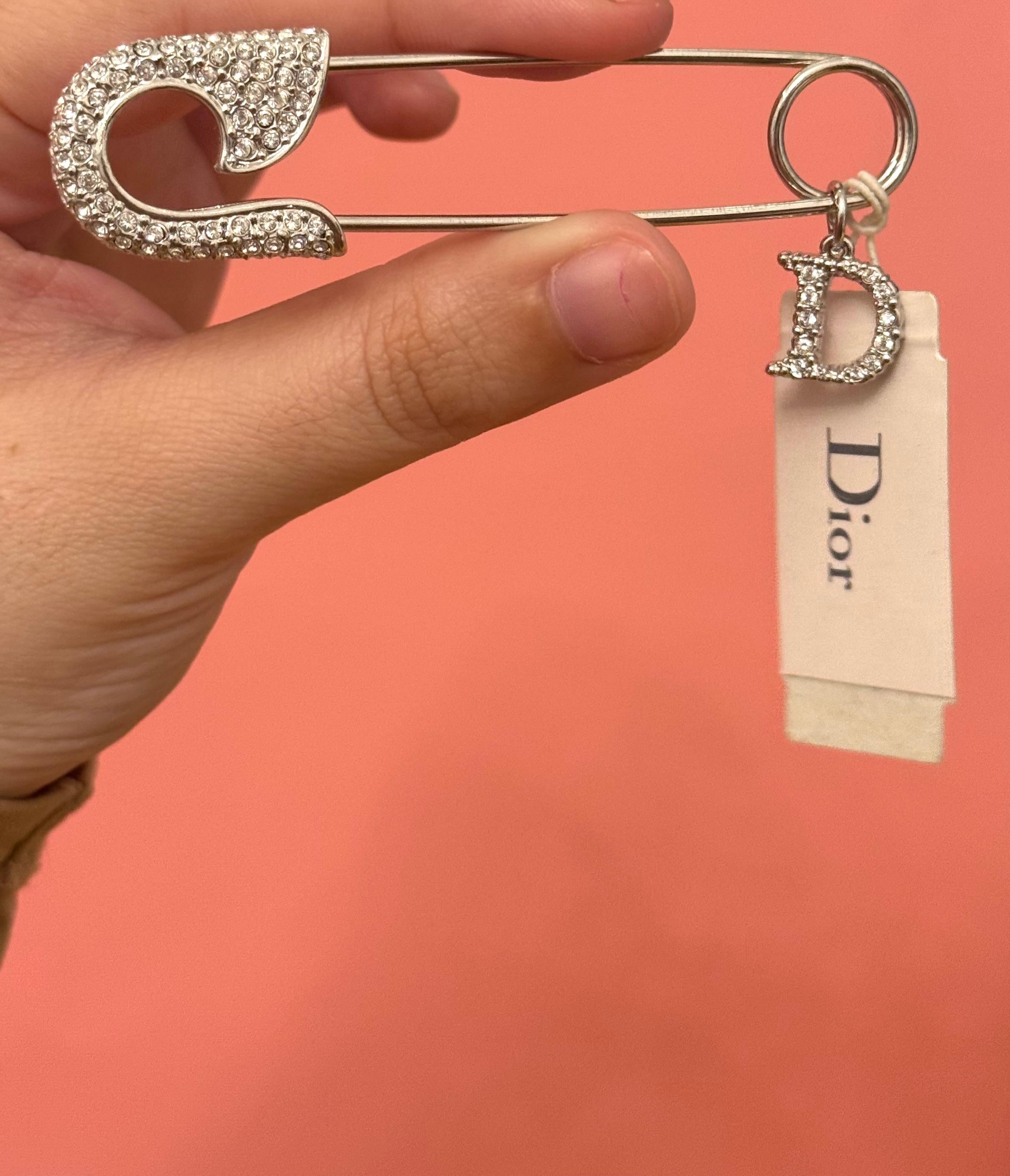 Broche épingle à nourrice en cristaux surdimensionnés Christian Dior by John Galliano F/W 2000 en vente 1