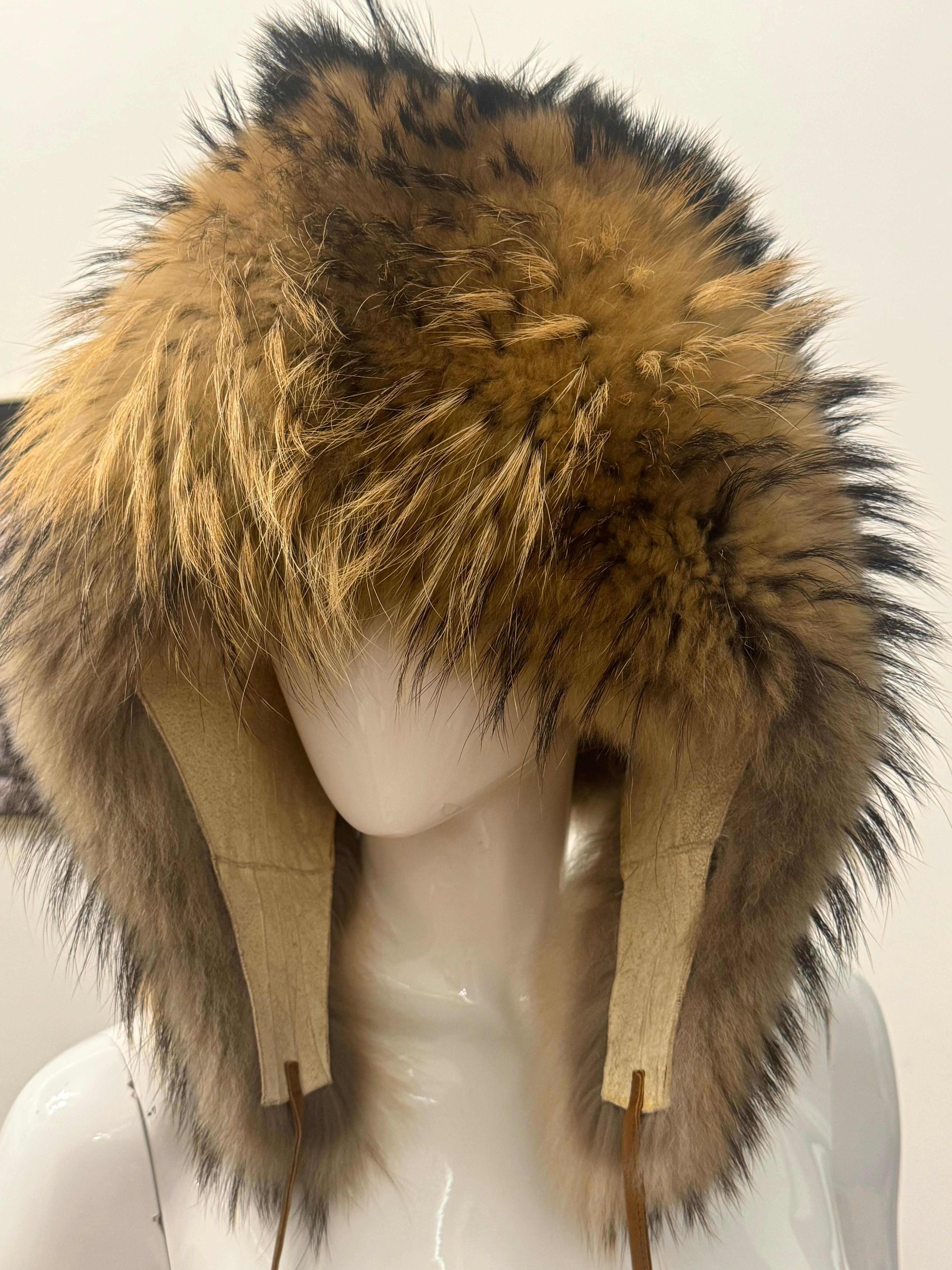Christian Dior by John Galliano F/W 2002 sample raccoon fur oversized chapka hat en Excelente estado para la venta en PARIS, FR