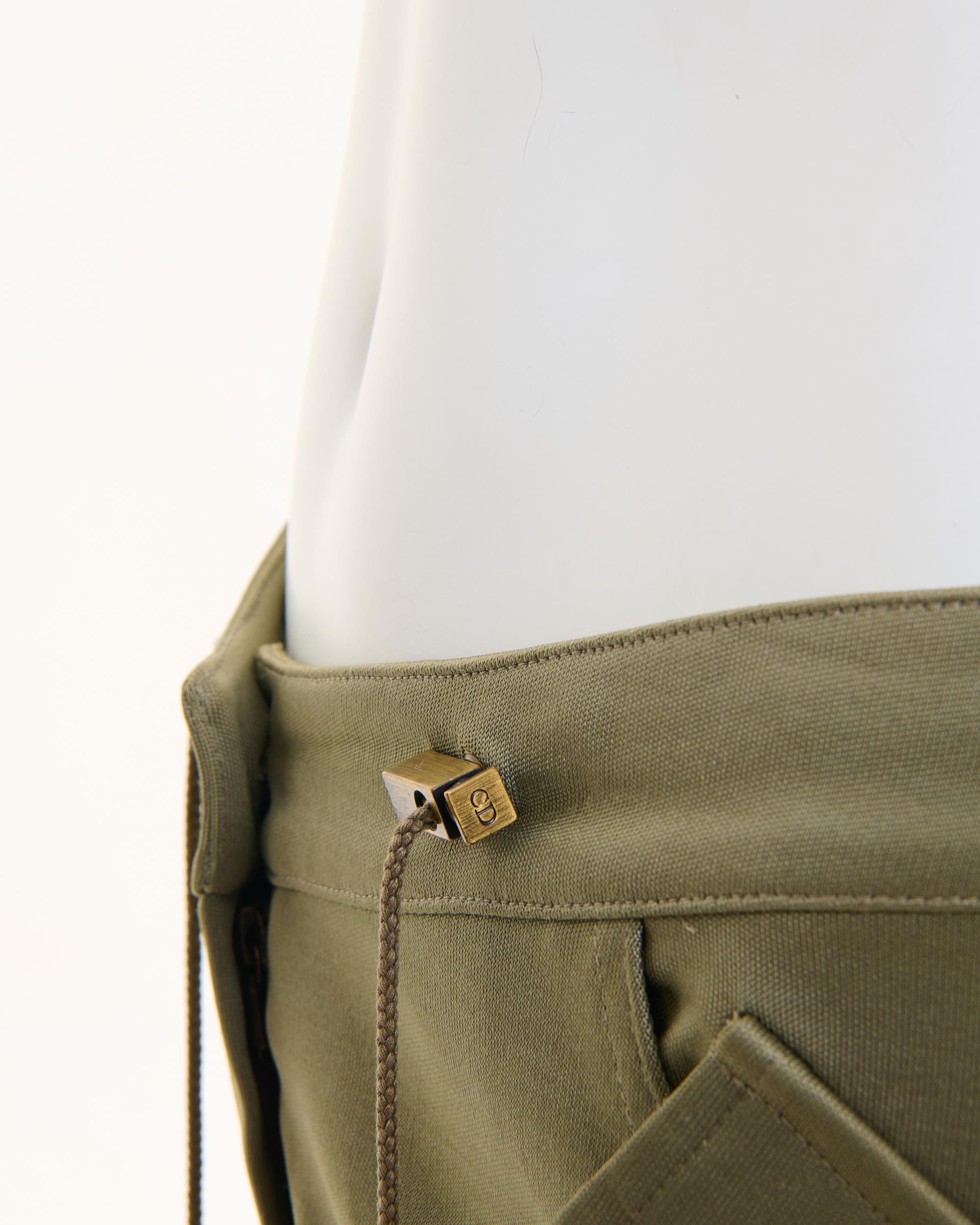 Christian Dior by John Galliano H/W 2003 Khaki cachemire Militärjacke und Auto im Angebot 8