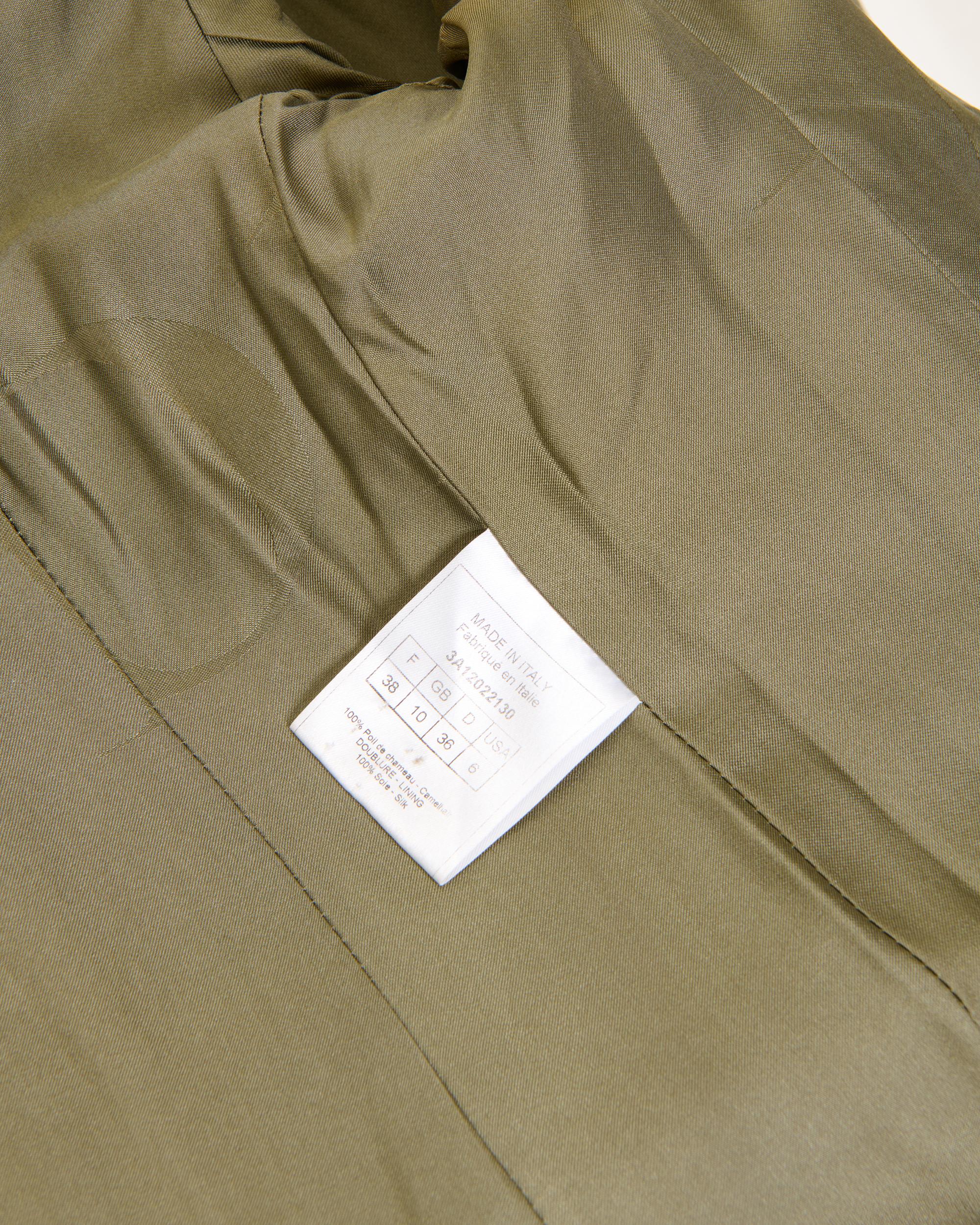 Christian Dior by John Galliano H/W 2003 Khaki cachemire Militärjacke und Auto im Angebot 11