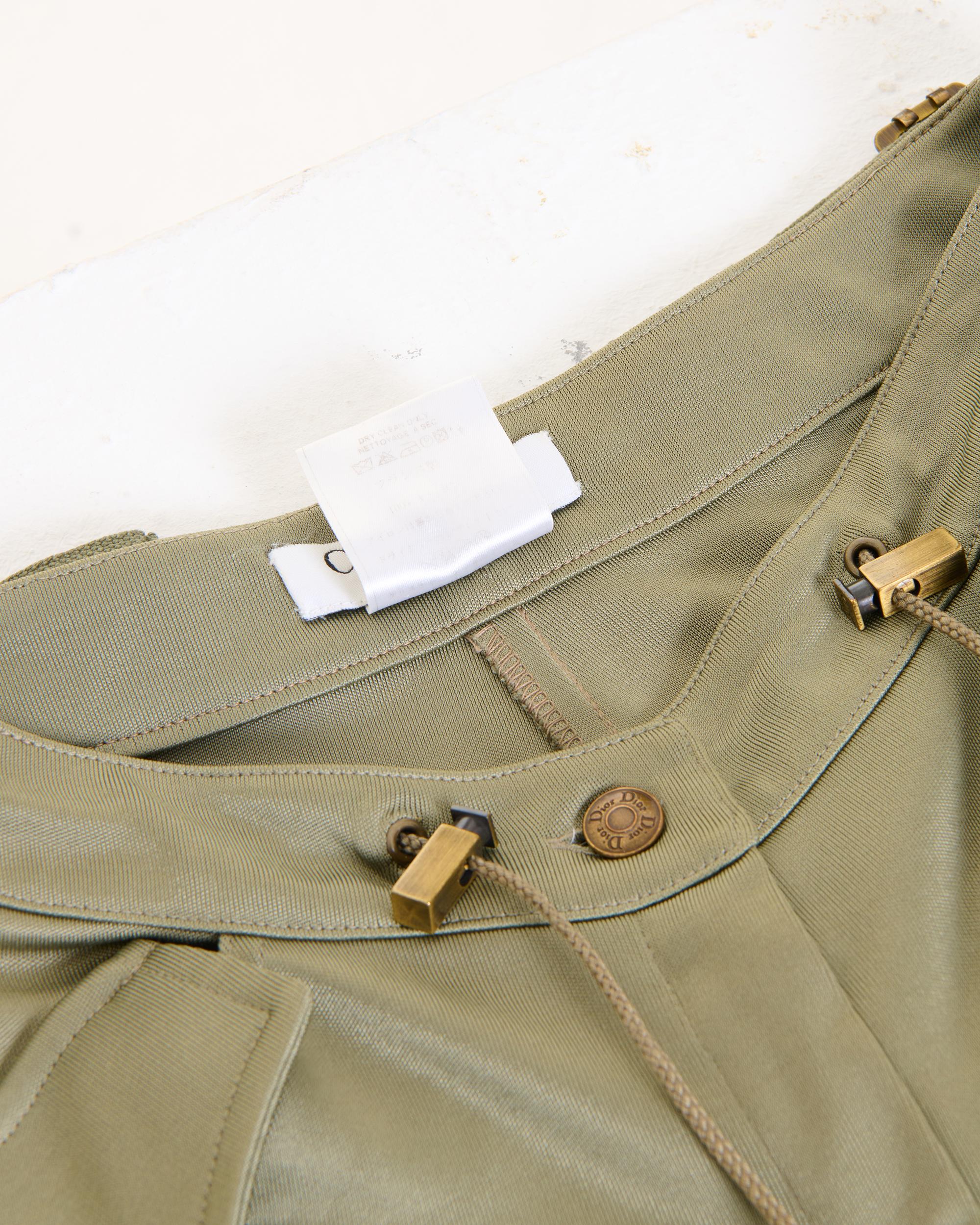 Christian Dior by John Galliano H/W 2003 Khaki cachemire Militärjacke und Auto im Angebot 14