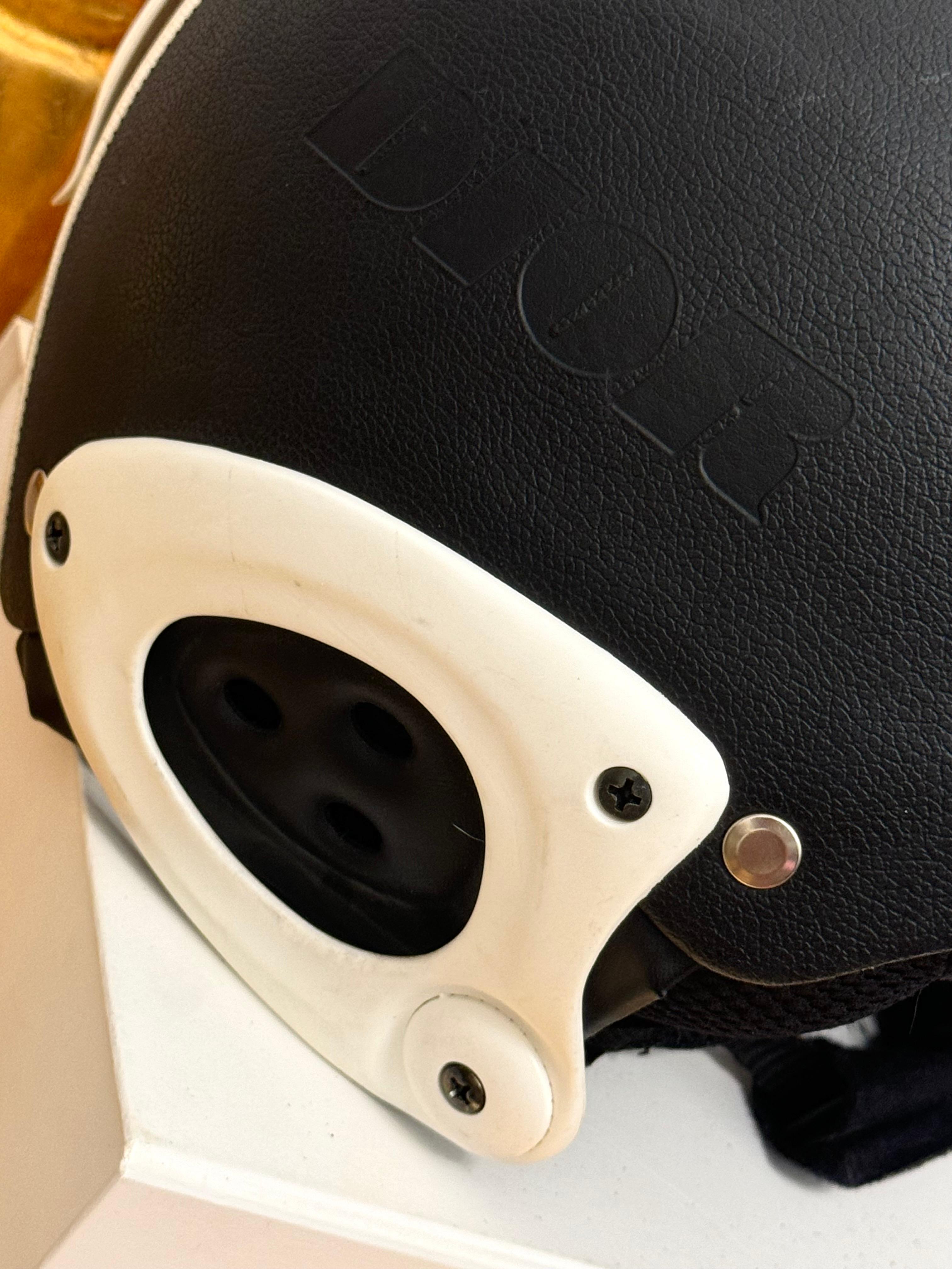 Christian Dior by John Galliano for Christian Dior A/I 2004 archivio Raro casco da sci in pelle in vendita 5