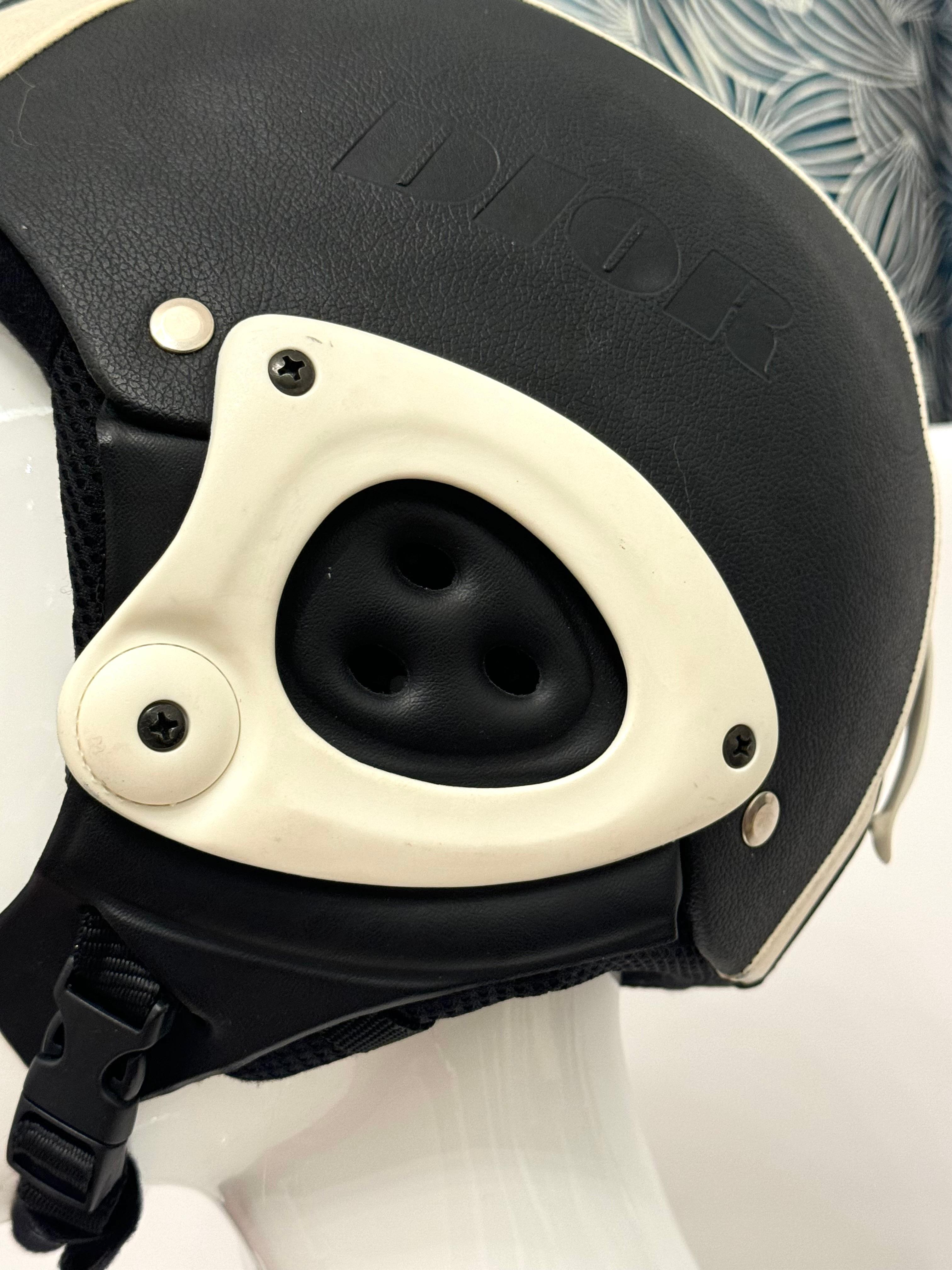 Christian Dior by John Galliano for Christian Dior A/I 2004 archivio Raro casco da sci in pelle in vendita 7