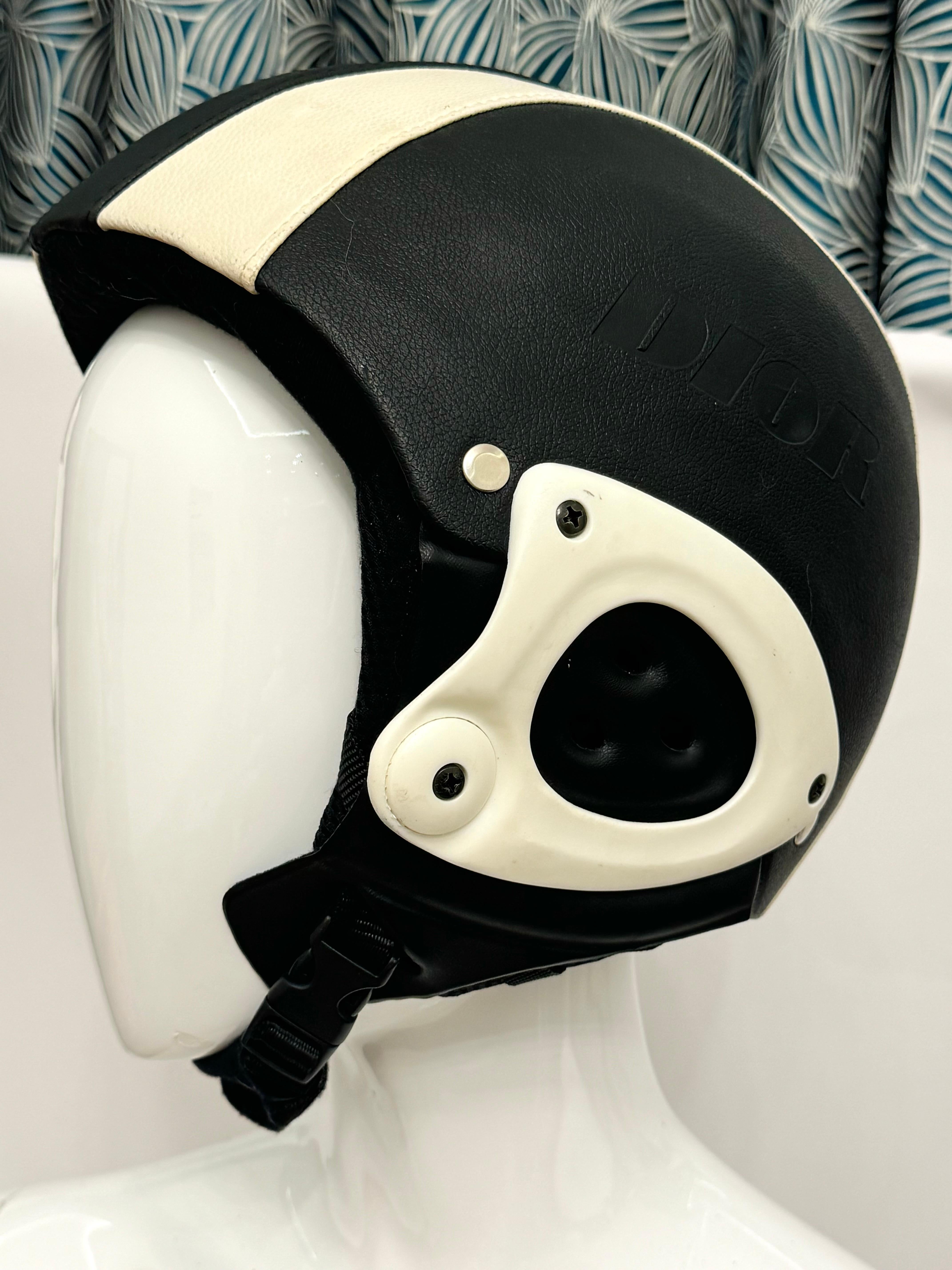 Christian Dior by John Galliano for Christian Dior A/I 2004 archivio Raro casco da sci in pelle in vendita 8