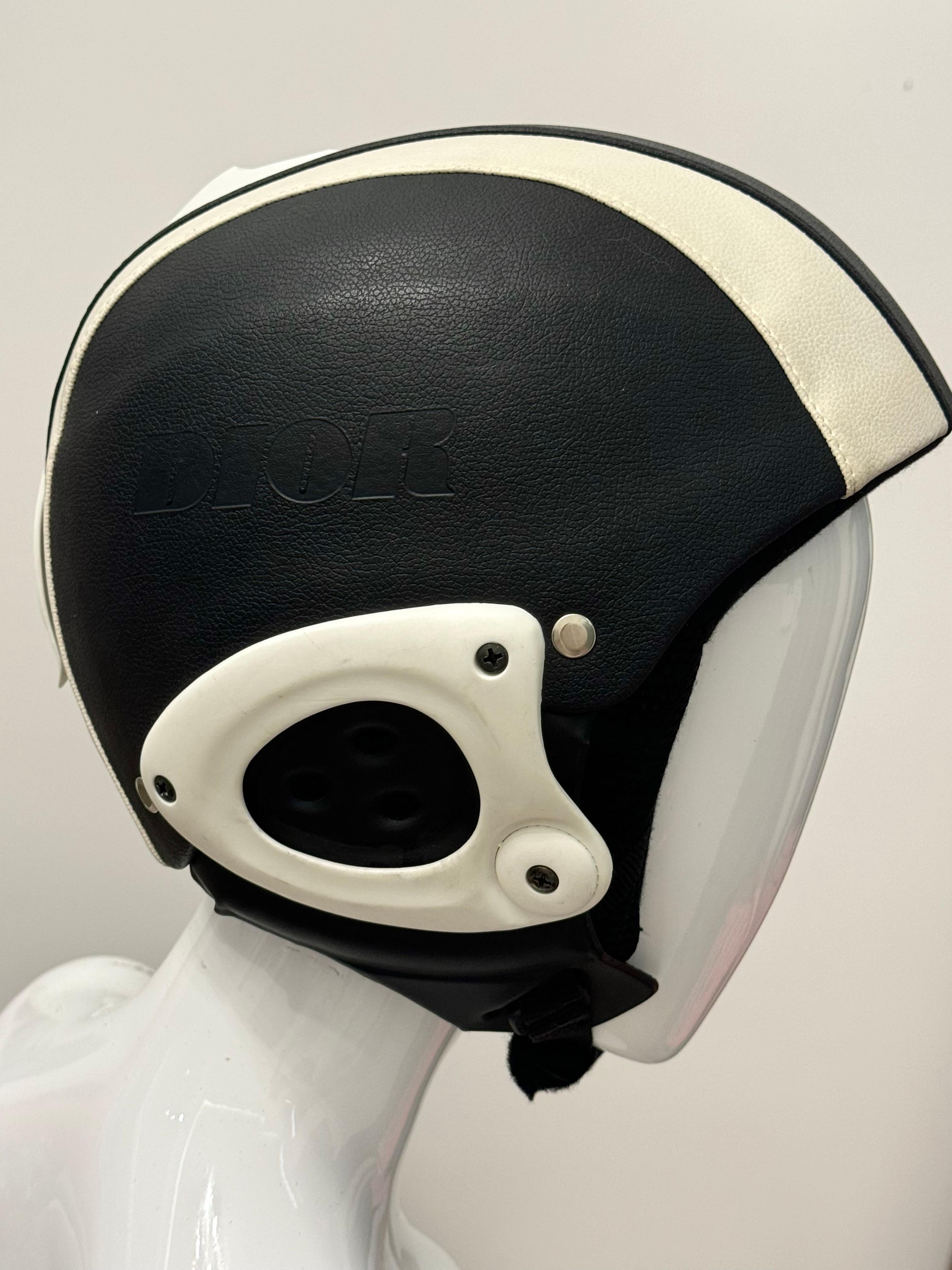 Christian Dior by John Galliano for Christian Dior A/I 2004 archivio Raro casco da sci in pelle in vendita 11