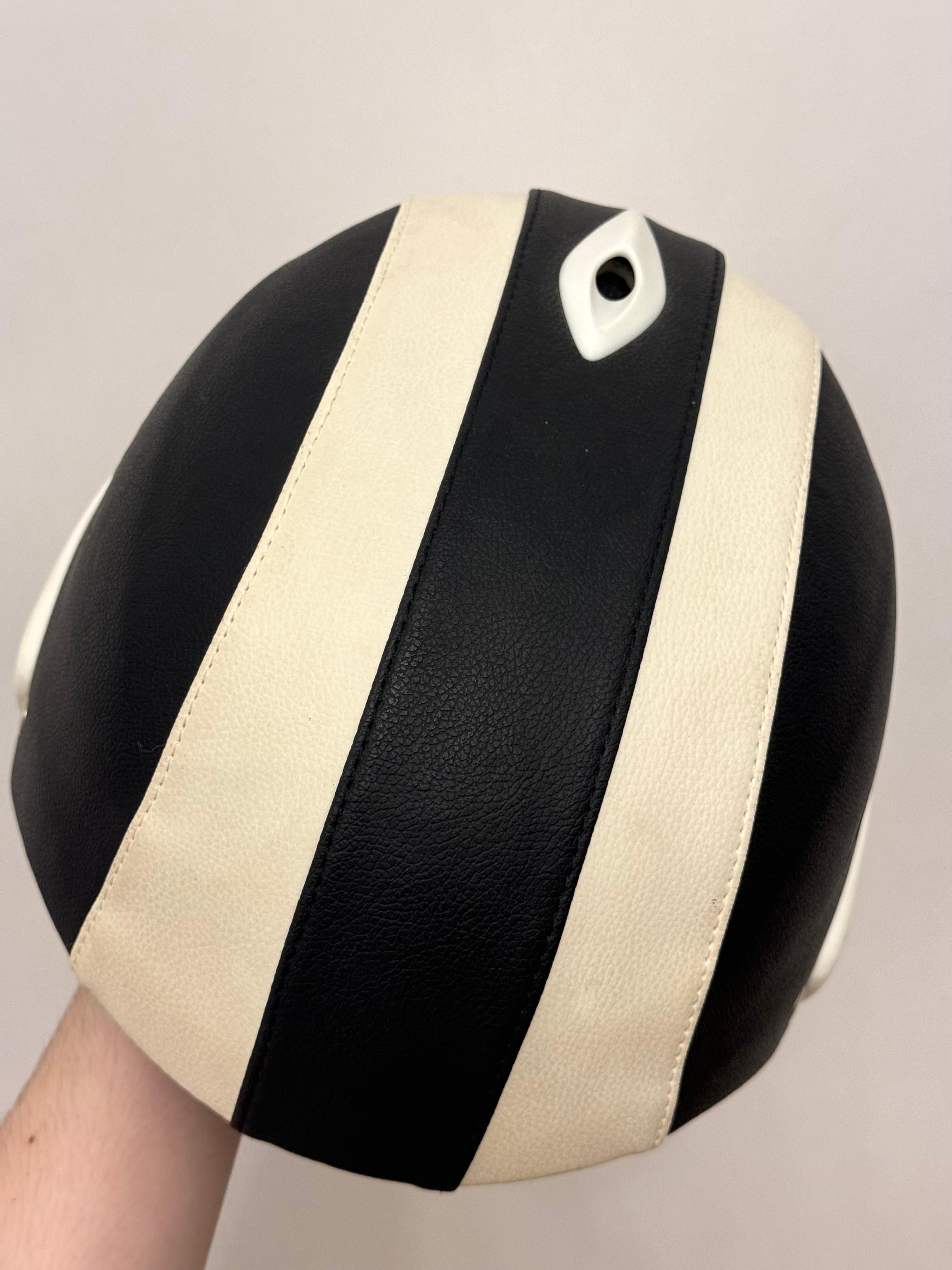 Christian Dior by John Galliano for Christian Dior A/I 2004 archivio Raro casco da sci in pelle in vendita 14