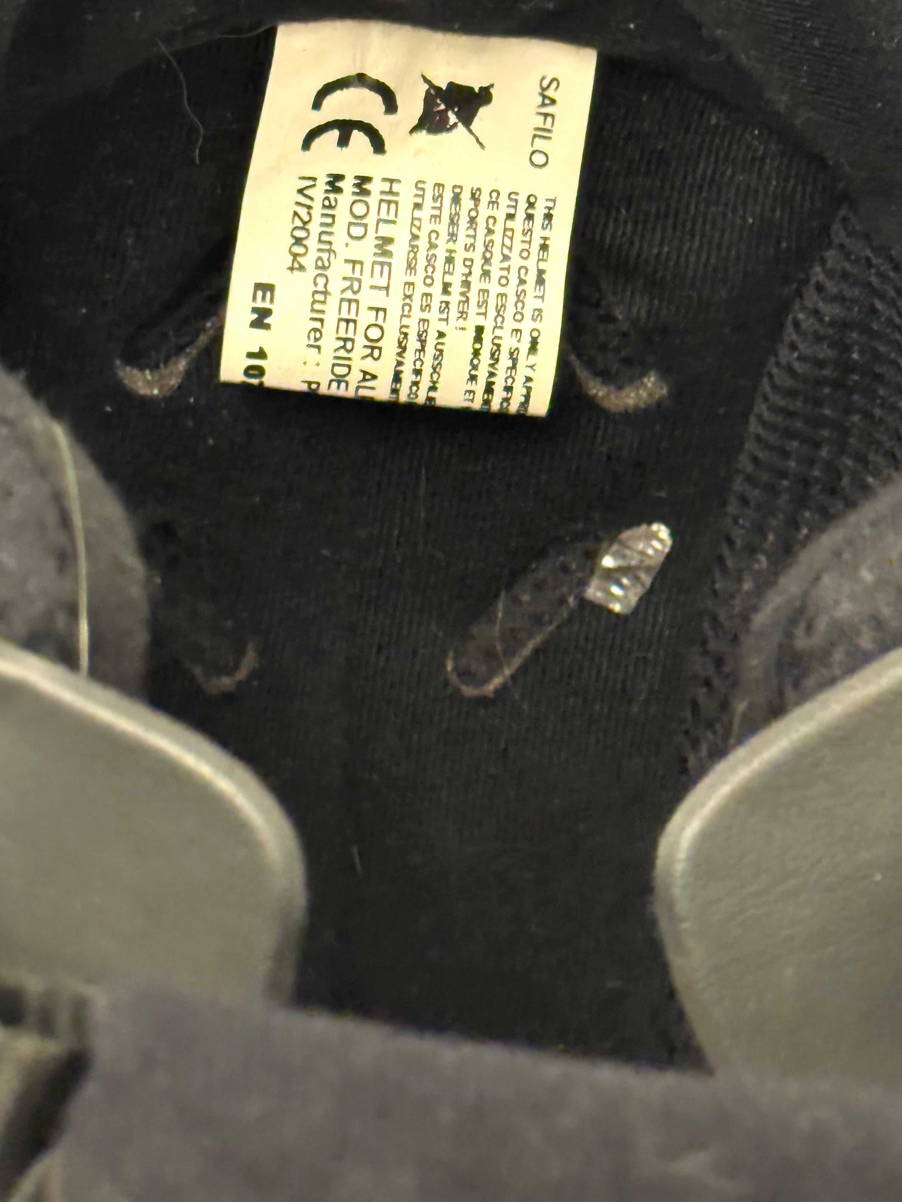 Christian Dior by John Galliano for Christian Dior A/I 2004 archivio Raro casco da sci in pelle in vendita 4