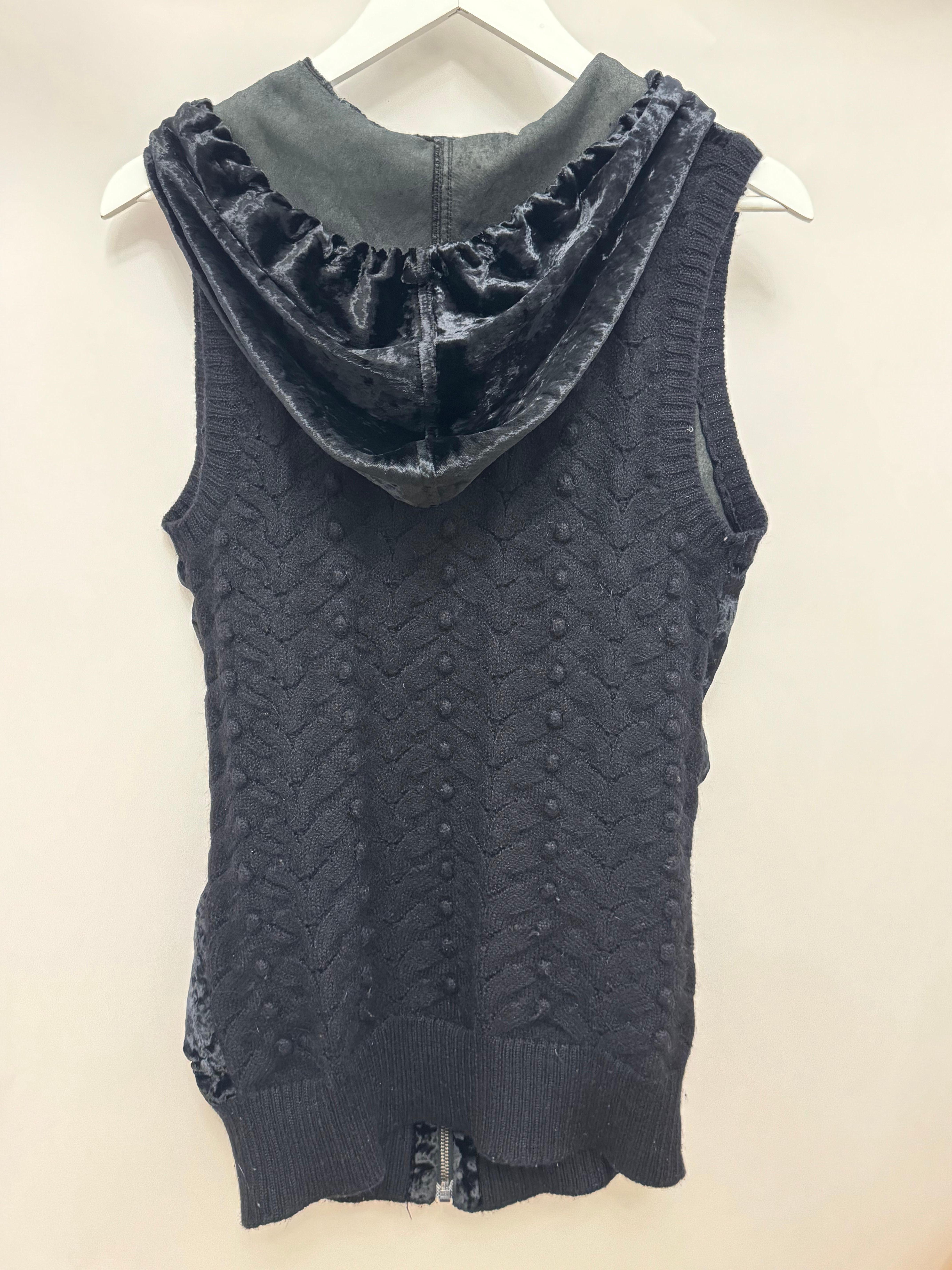 Christian Dior by John Galliano F/W 2004 gilet à capuche noir avec fourrure de lapin Bon état - En vente à PARIS, FR