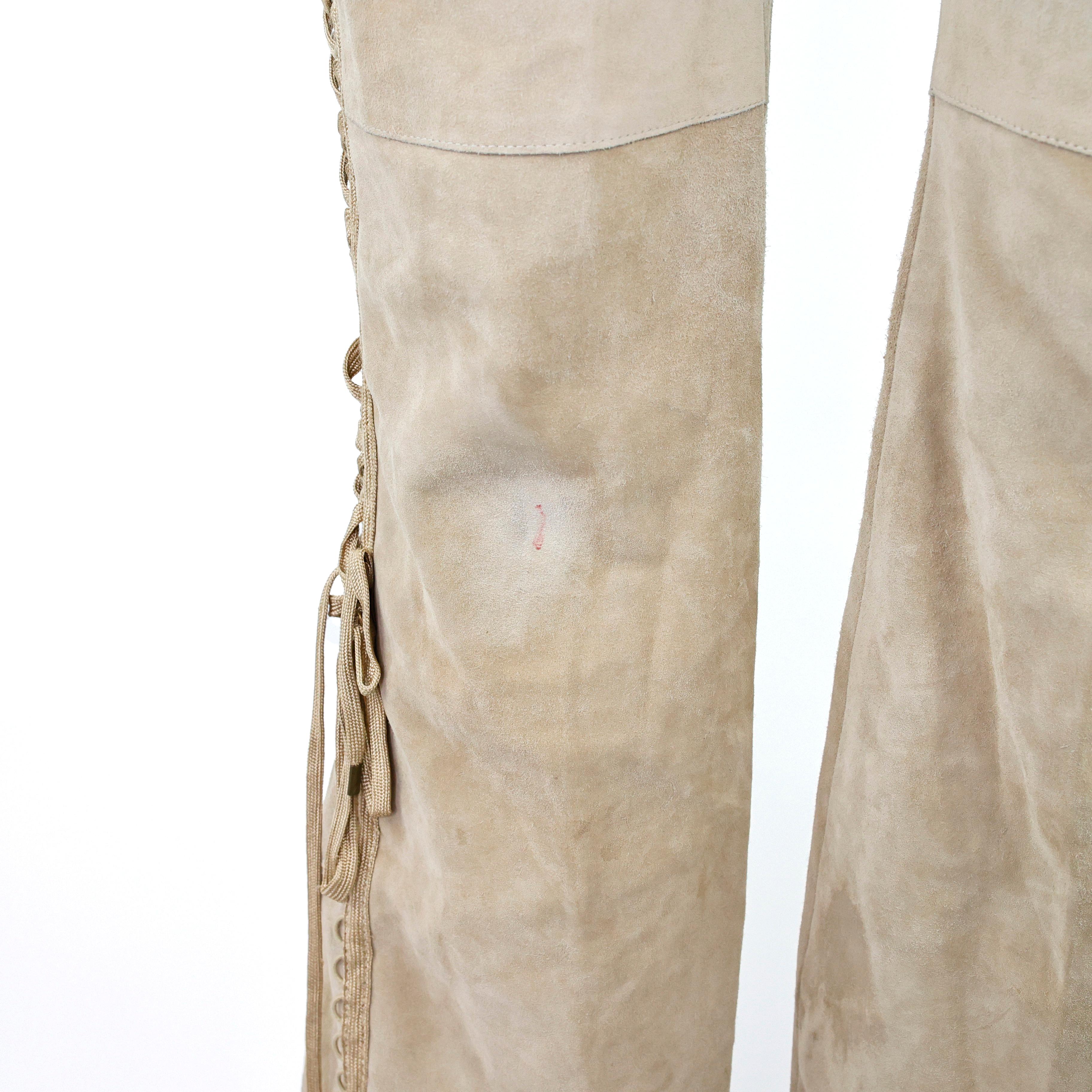 Pantaloni in pelle scamosciata con logo gigante impreziosito di John Galliano for Christian Dior Autunno 2002 in vendita 6