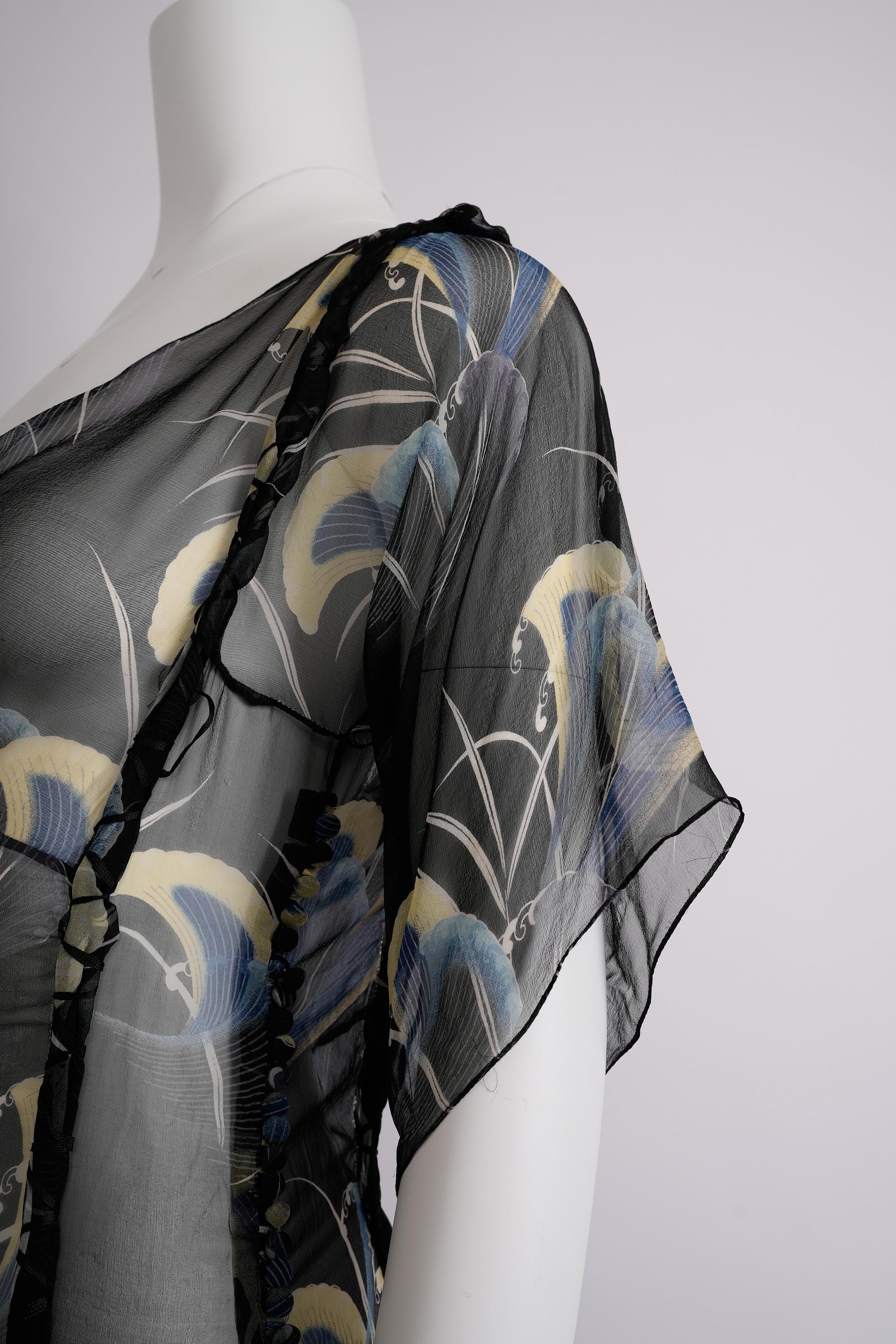 Christian Dior by John Galliano for Christian Dior Autunno 2003-04 Abito in chiffon di seta nero con volant in vendita 1