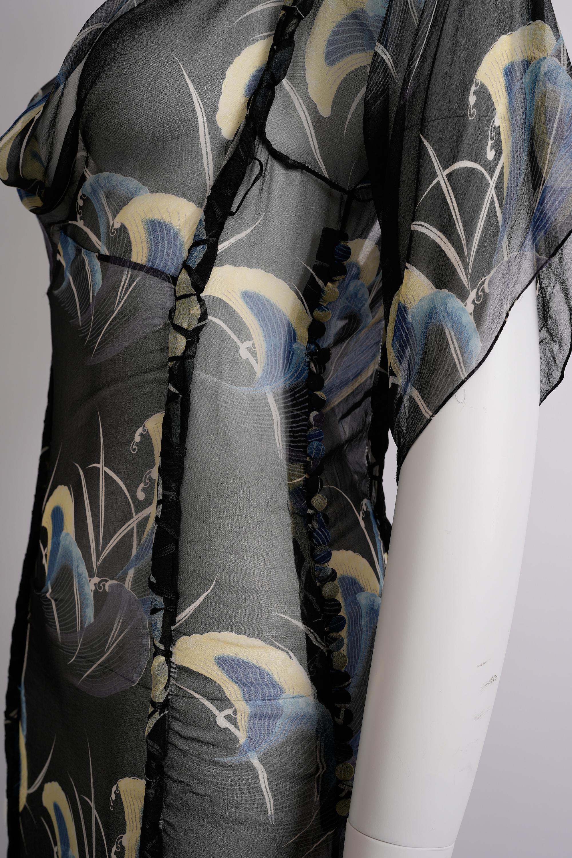 Christian Dior by John Galliano for Christian Dior Autunno 2003-04 Abito in chiffon di seta nero con volant in vendita 2