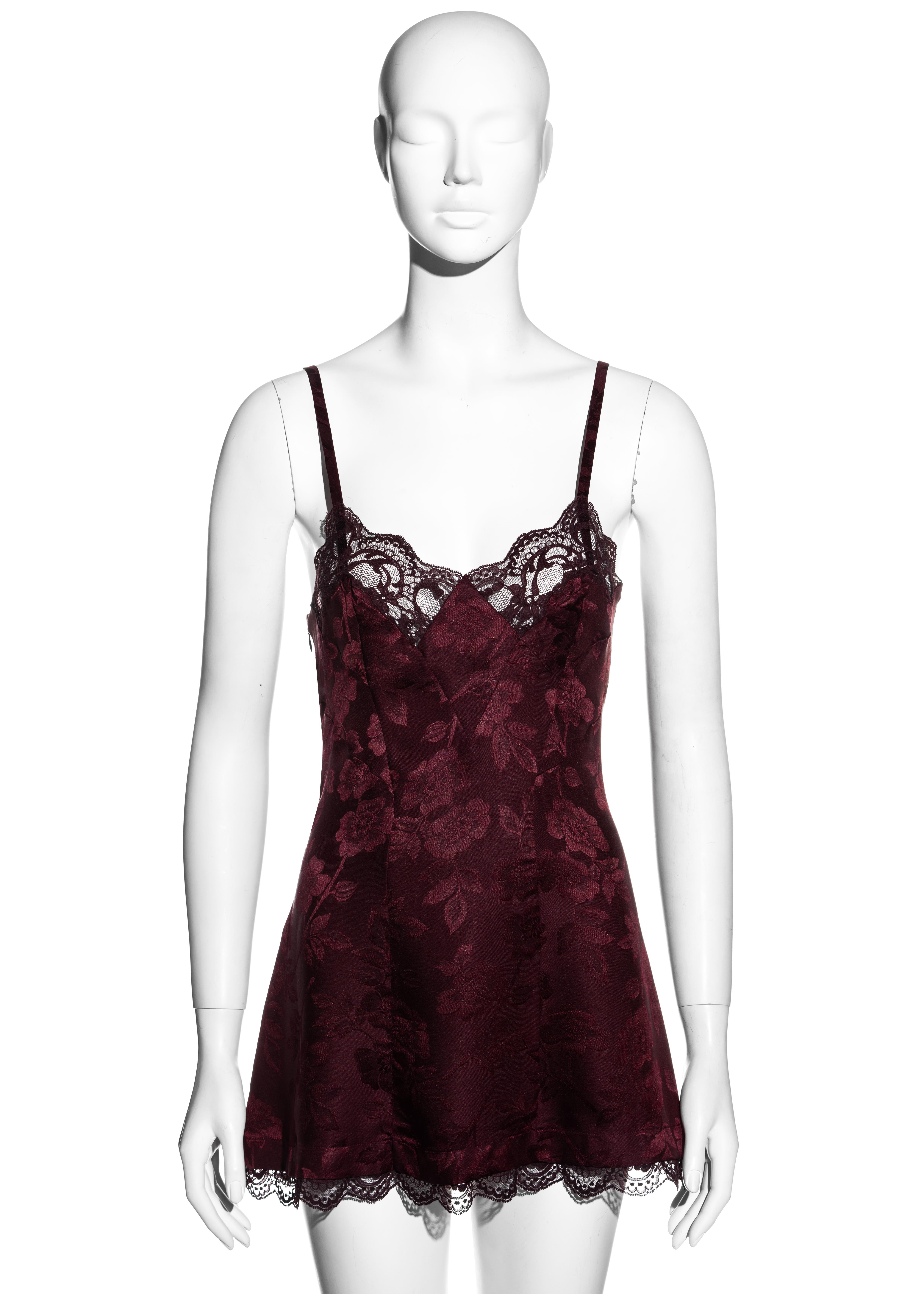 ▪ Christian Dior grape floral silk jacquard mini slip dress
▪ 100% Silk
▪ Edged with lace 
▪ Bias-cut seams 
▪ Invisible zip fastening at side seam 
▪ FR 40 - UK 12 - US 8
▪ Fall-Winter 2005