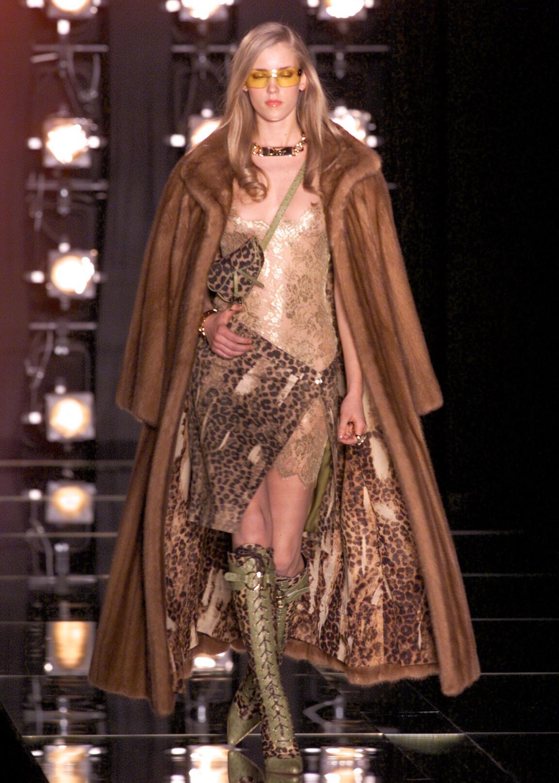 Noir Robe Christian Dior by John Galliano en dentelle dorée et soie imprimée léopard, saison 2000 en vente